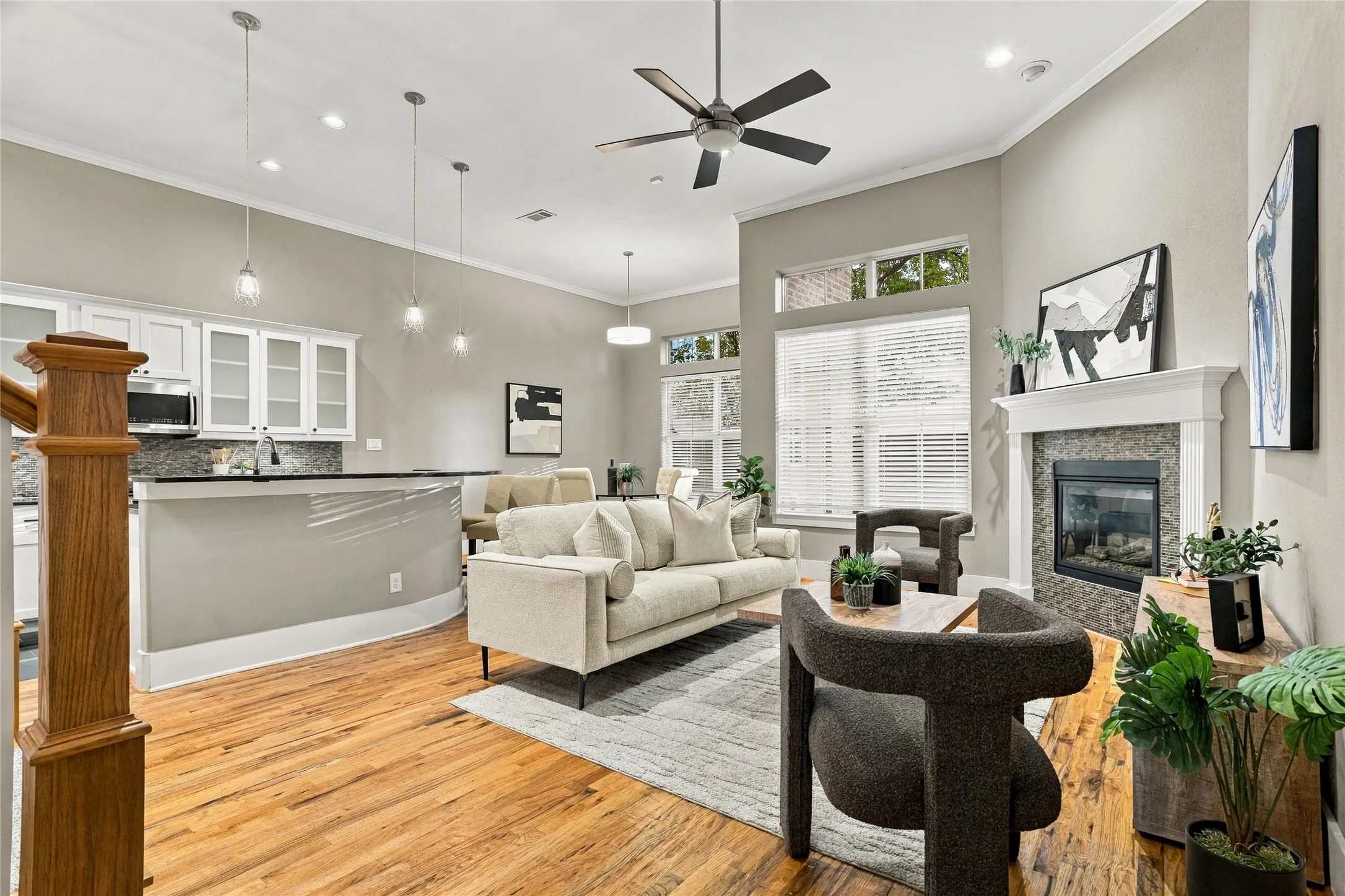 Townhouse For Sale in Dallas County , 2223 Eriksson Lane, Dallas, Texas 75204, 3 Bedroom, 3 Bathroom, 2 Garage spaces, 1,934 Sqft, built in 2014, mls#21402345, Real Estate Agent in Dallas, Homes For Sale in Dallas county, Homes For Sale in Dallas, Realtor in Dallas Texas, Real Estate Brokerage Independent Realty Texas, Luminita Cordes Realtor