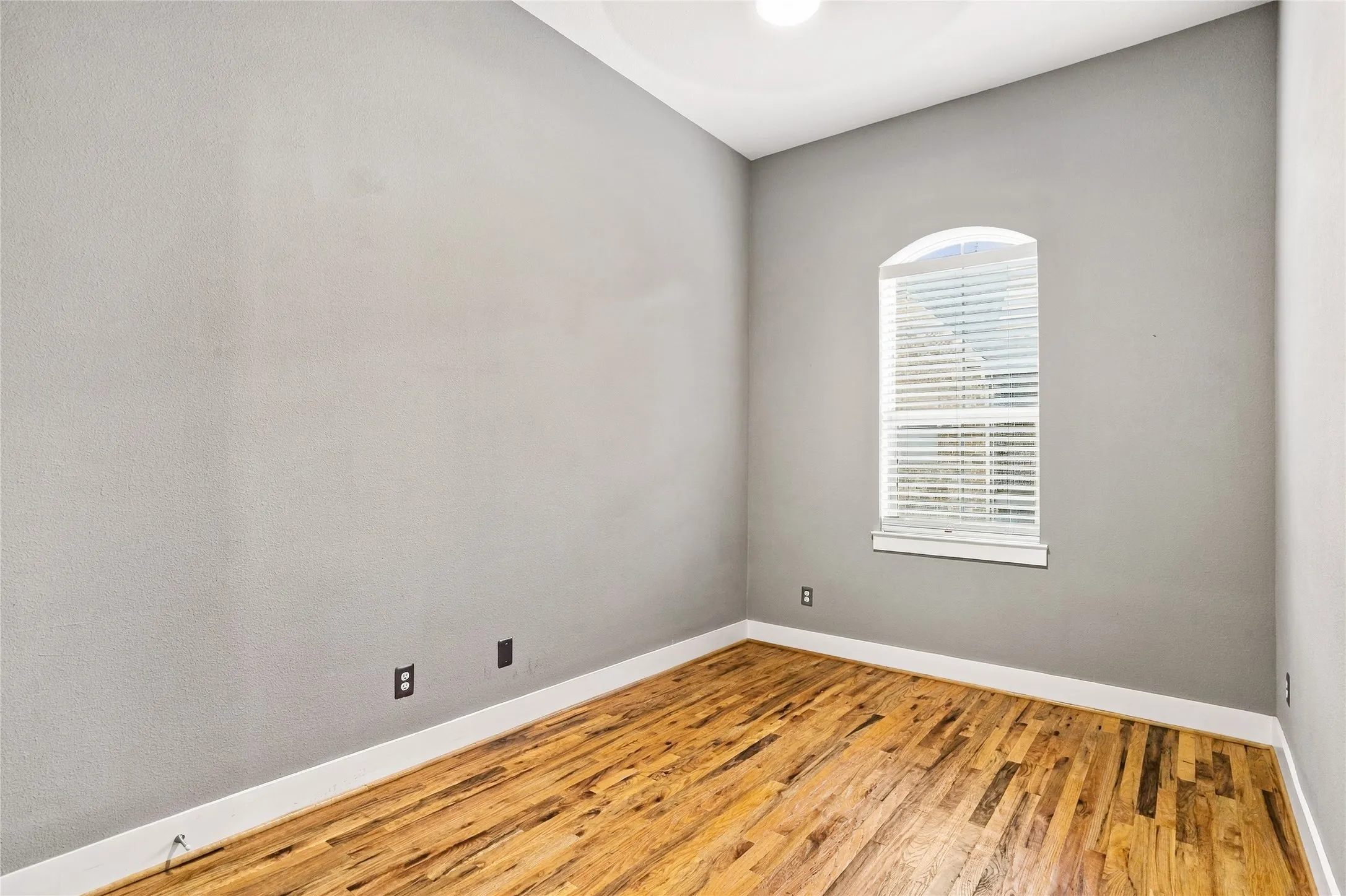 Townhouse For Sale in Dallas County , 2223 Eriksson Lane, Dallas, Texas 75204, 3 Bedroom, 3 Bathroom, 2 Garage spaces, 1,934 Sqft, built in 2014, mls#21402345, Real Estate Agent in Dallas, Homes For Sale in Dallas county, Homes For Sale in Dallas, Realtor in Dallas Texas, Real Estate Brokerage Independent Realty Texas, Luminita Cordes Realtor