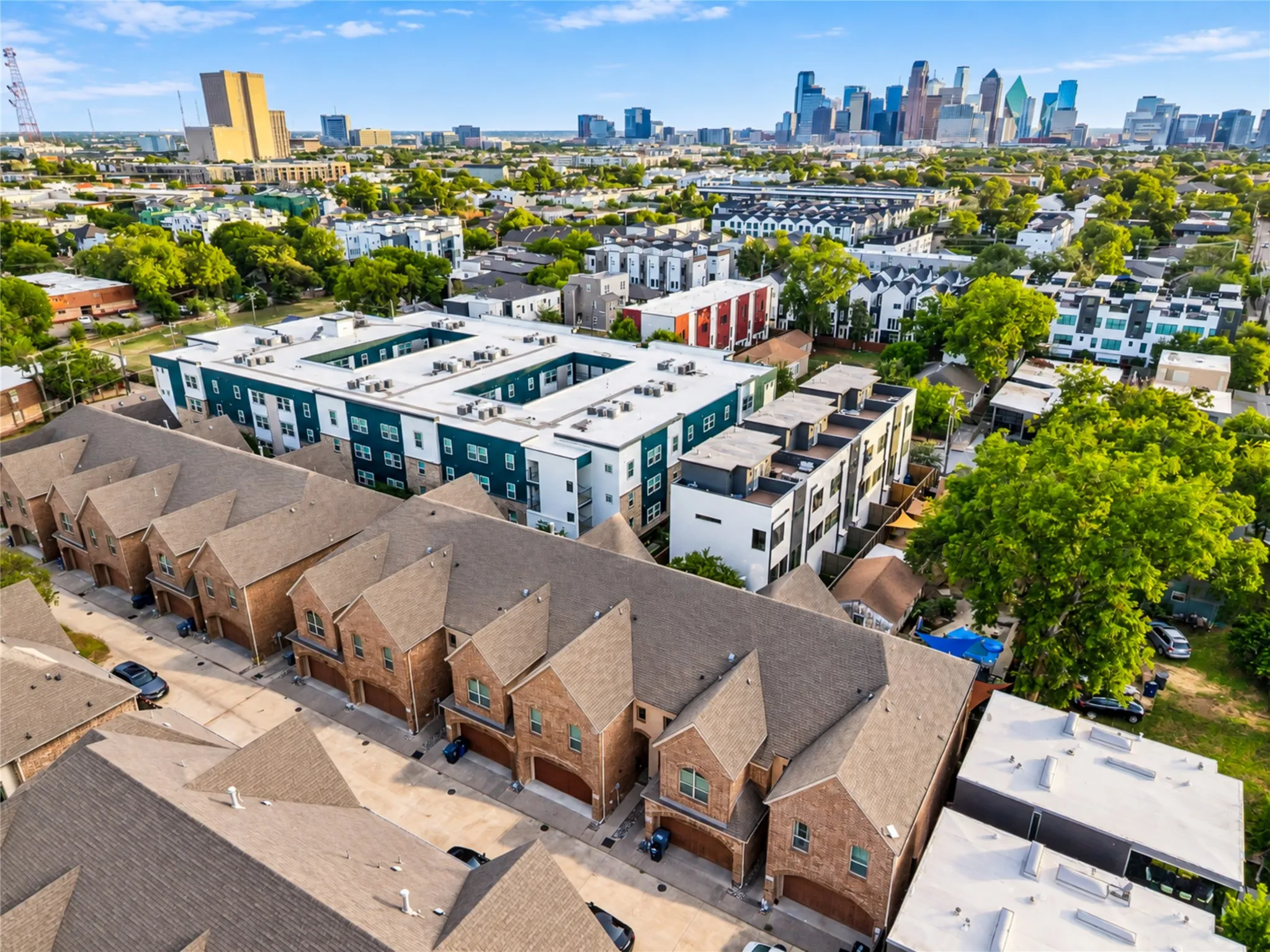 Townhouse For Sale in Dallas County , 2223 Eriksson Lane, Dallas, Texas 75204, 3 Bedroom, 3 Bathroom, 2 Garage spaces, 1,934 Sqft, built in 2014, mls#21402345, Real Estate Agent in Dallas, Homes For Sale in Dallas county, Homes For Sale in Dallas, Realtor in Dallas Texas, Real Estate Brokerage Independent Realty Texas, Luminita Cordes Realtor