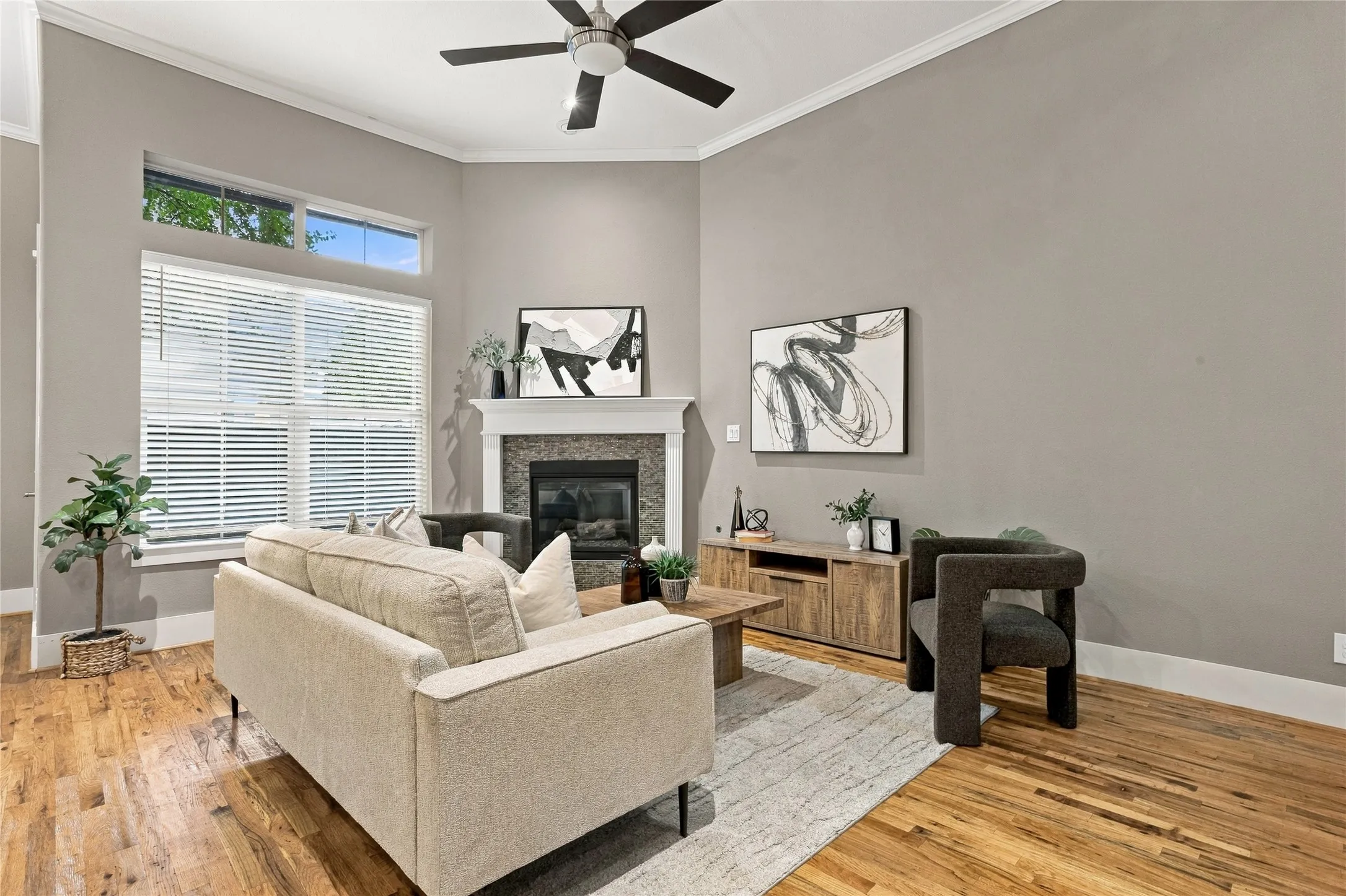 Townhouse For Sale in Dallas County , 2223 Eriksson Lane, Dallas, Texas 75204, 3 Bedroom, 3 Bathroom, 2 Garage spaces, 1,934 Sqft, built in 2014, mls#21402345, Real Estate Agent in Dallas, Homes For Sale in Dallas county, Homes For Sale in Dallas, Realtor in Dallas Texas, Real Estate Brokerage Independent Realty Texas, Luminita Cordes Realtor