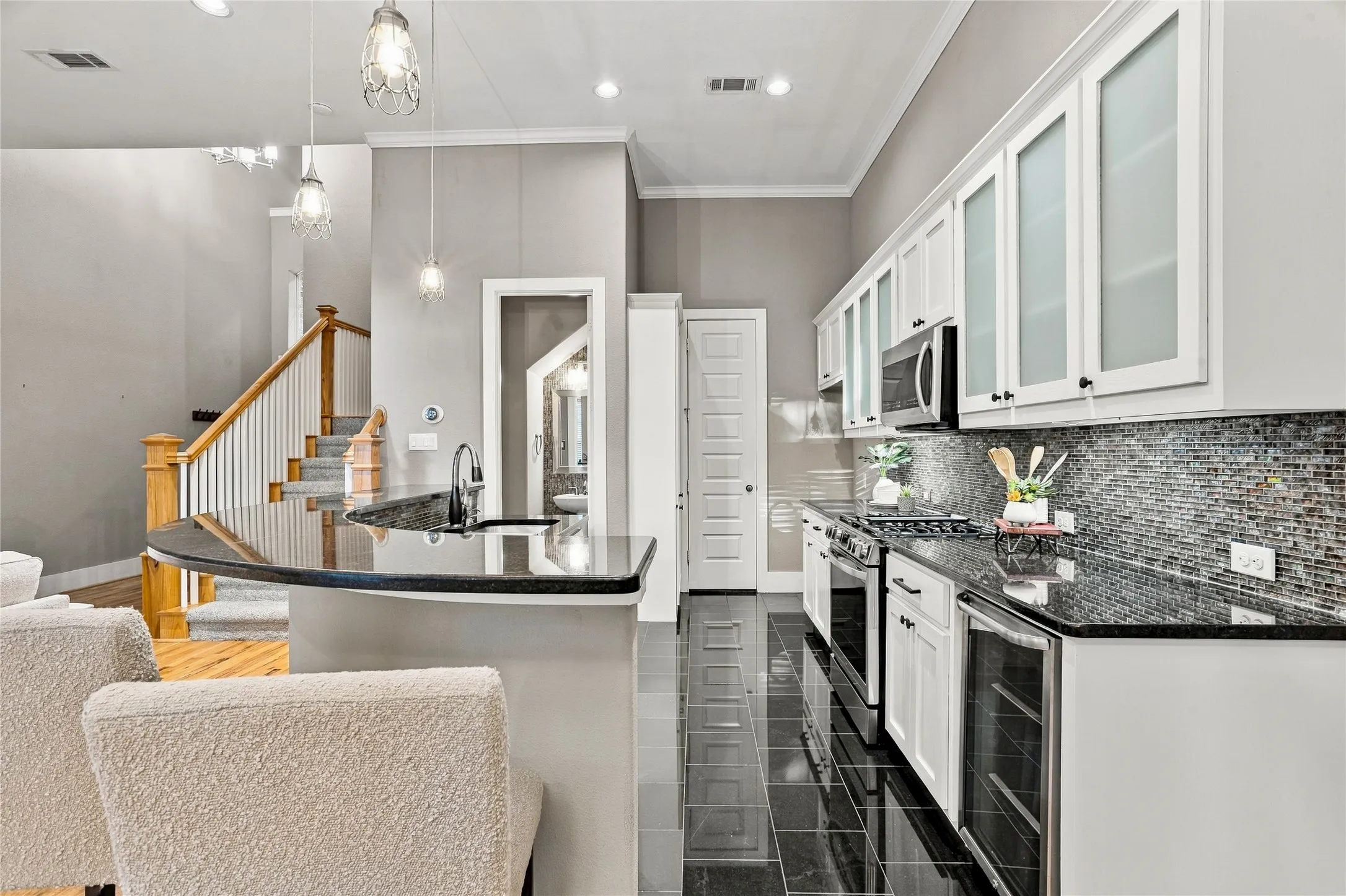 Townhouse For Sale in Dallas County , 2223 Eriksson Lane, Dallas, Texas 75204, 3 Bedroom, 3 Bathroom, 2 Garage spaces, 1,934 Sqft, built in 2014, mls#21402345, Real Estate Agent in Dallas, Homes For Sale in Dallas county, Homes For Sale in Dallas, Realtor in Dallas Texas, Real Estate Brokerage Independent Realty Texas, Luminita Cordes Realtor