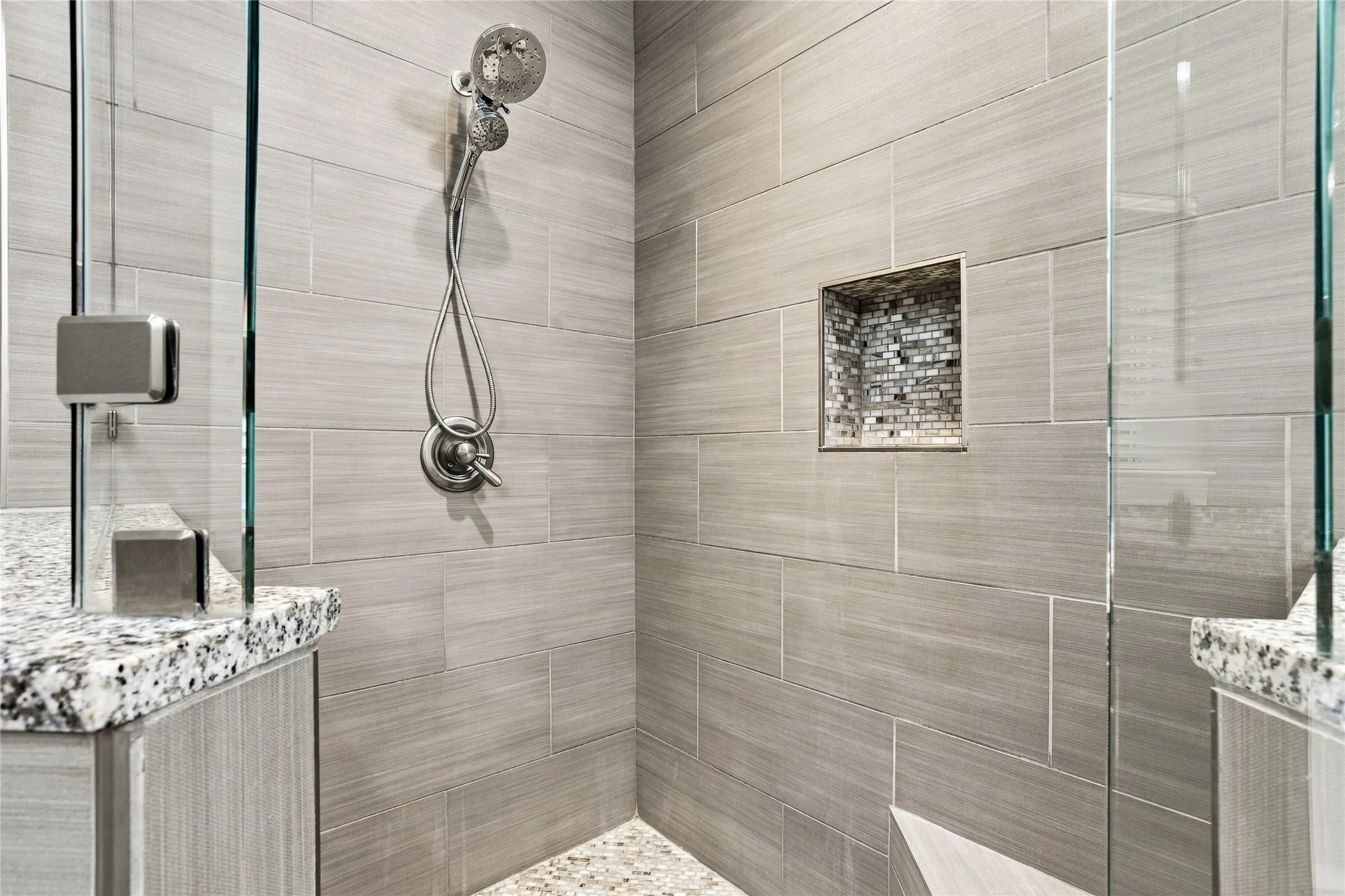 Townhouse For Sale in Dallas County , 2223 Eriksson Lane, Dallas, Texas 75204, 3 Bedroom, 3 Bathroom, 2 Garage spaces, 1,934 Sqft, built in 2014, mls#21402345, Real Estate Agent in Dallas, Homes For Sale in Dallas county, Homes For Sale in Dallas, Realtor in Dallas Texas, Real Estate Brokerage Independent Realty Texas, Luminita Cordes Realtor