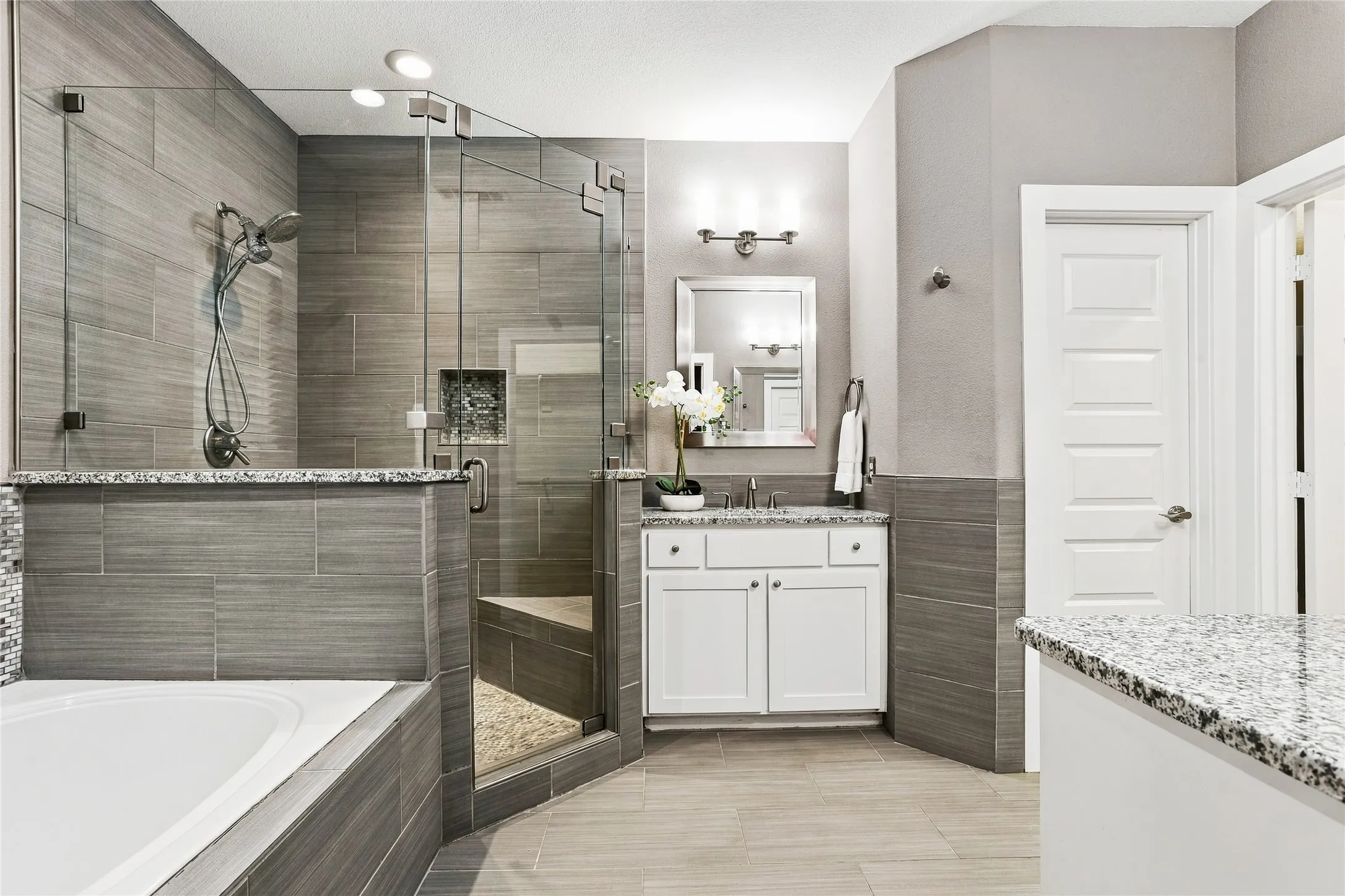 Townhouse For Sale in Dallas County , 2223 Eriksson Lane, Dallas, Texas 75204, 3 Bedroom, 3 Bathroom, 2 Garage spaces, 1,934 Sqft, built in 2014, mls#21402345, Real Estate Agent in Dallas, Homes For Sale in Dallas county, Homes For Sale in Dallas, Realtor in Dallas Texas, Real Estate Brokerage Independent Realty Texas, Luminita Cordes Realtor