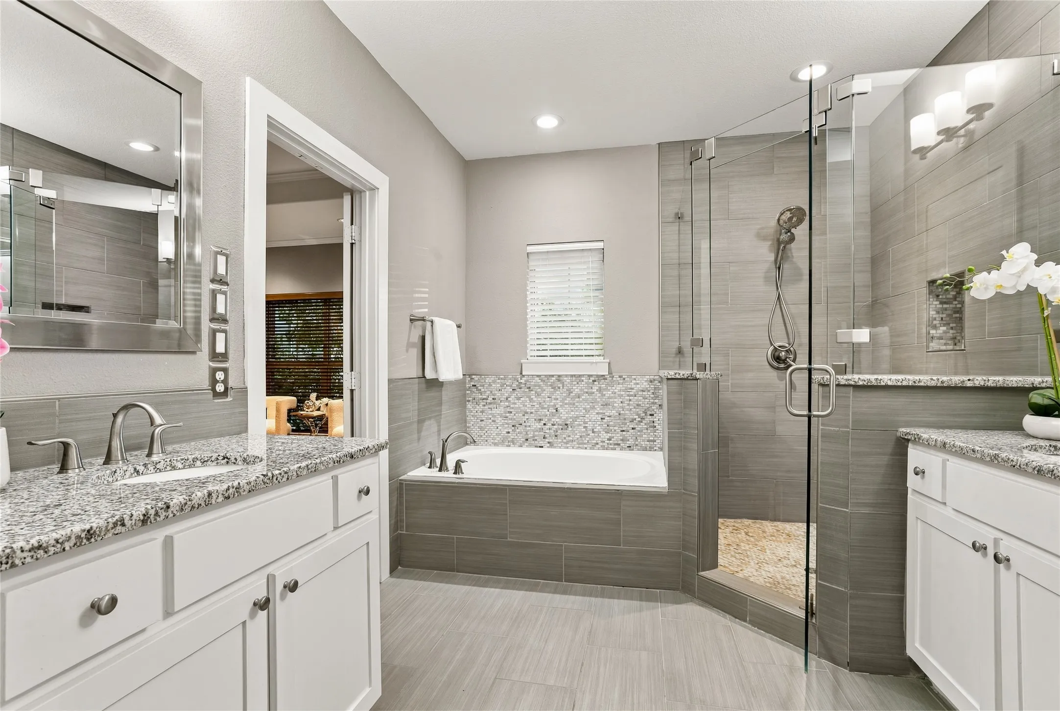 Townhouse For Sale in Dallas County , 2223 Eriksson Lane, Dallas, Texas 75204, 3 Bedroom, 3 Bathroom, 2 Garage spaces, 1,934 Sqft, built in 2014, mls#21402345, Real Estate Agent in Dallas, Homes For Sale in Dallas county, Homes For Sale in Dallas, Realtor in Dallas Texas, Real Estate Brokerage Independent Realty Texas, Luminita Cordes Realtor