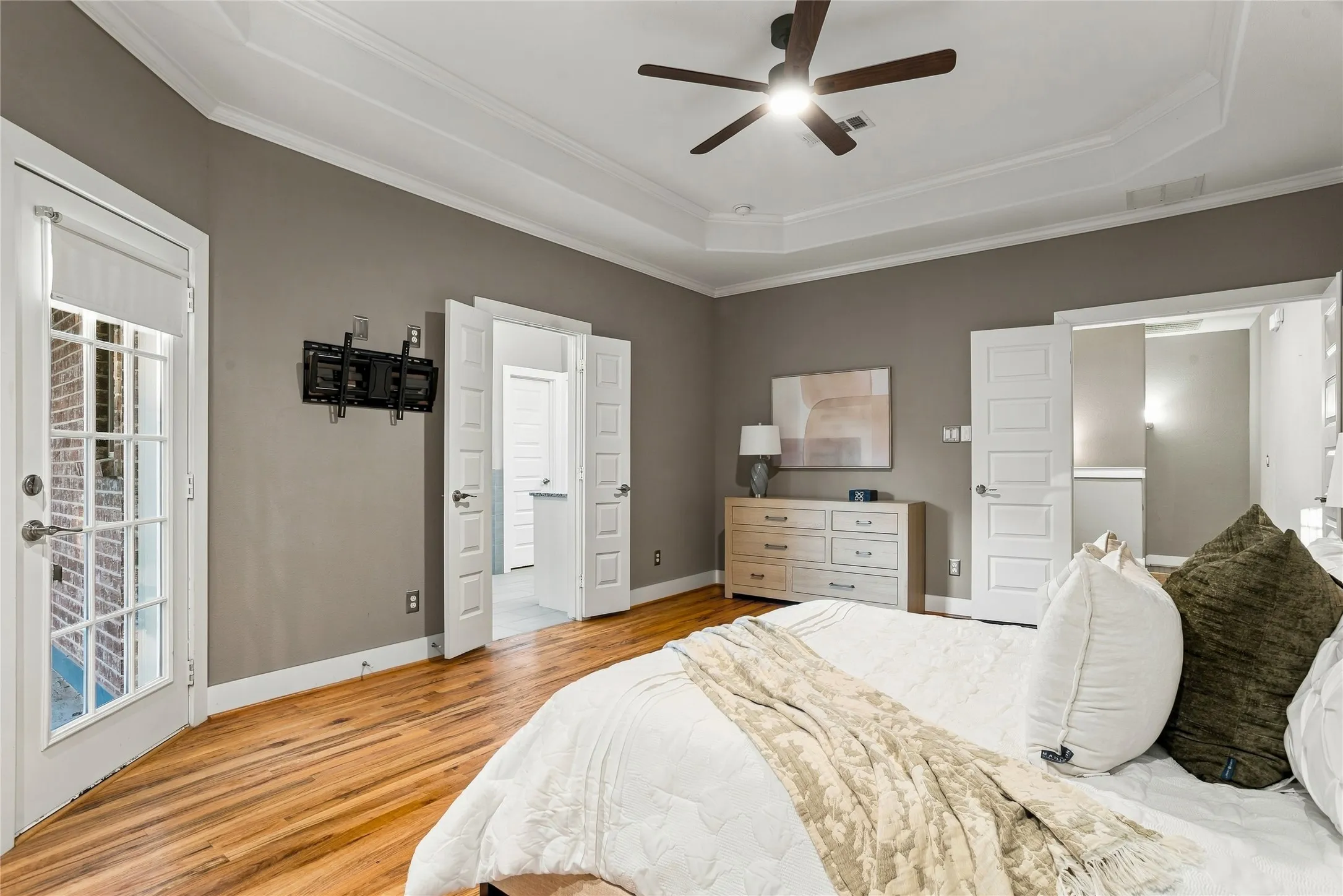 Townhouse For Sale in Dallas County , 2223 Eriksson Lane, Dallas, Texas 75204, 3 Bedroom, 3 Bathroom, 2 Garage spaces, 1,934 Sqft, built in 2014, mls#21402345, Real Estate Agent in Dallas, Homes For Sale in Dallas county, Homes For Sale in Dallas, Realtor in Dallas Texas, Real Estate Brokerage Independent Realty Texas, Luminita Cordes Realtor