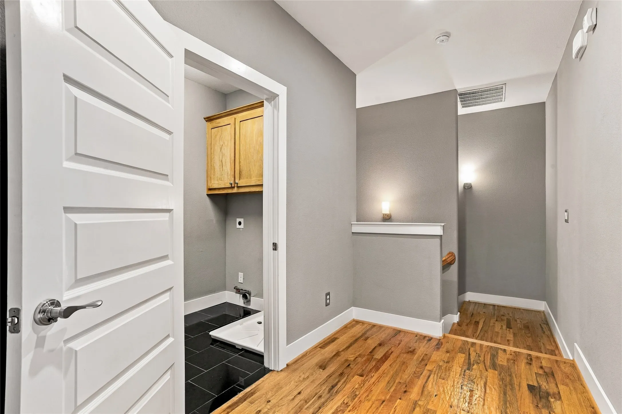 Townhouse For Sale in Dallas County , 2223 Eriksson Lane, Dallas, Texas 75204, 3 Bedroom, 3 Bathroom, 2 Garage spaces, 1,934 Sqft, built in 2014, mls#21402345, Real Estate Agent in Dallas, Homes For Sale in Dallas county, Homes For Sale in Dallas, Realtor in Dallas Texas, Real Estate Brokerage Independent Realty Texas, Luminita Cordes Realtor