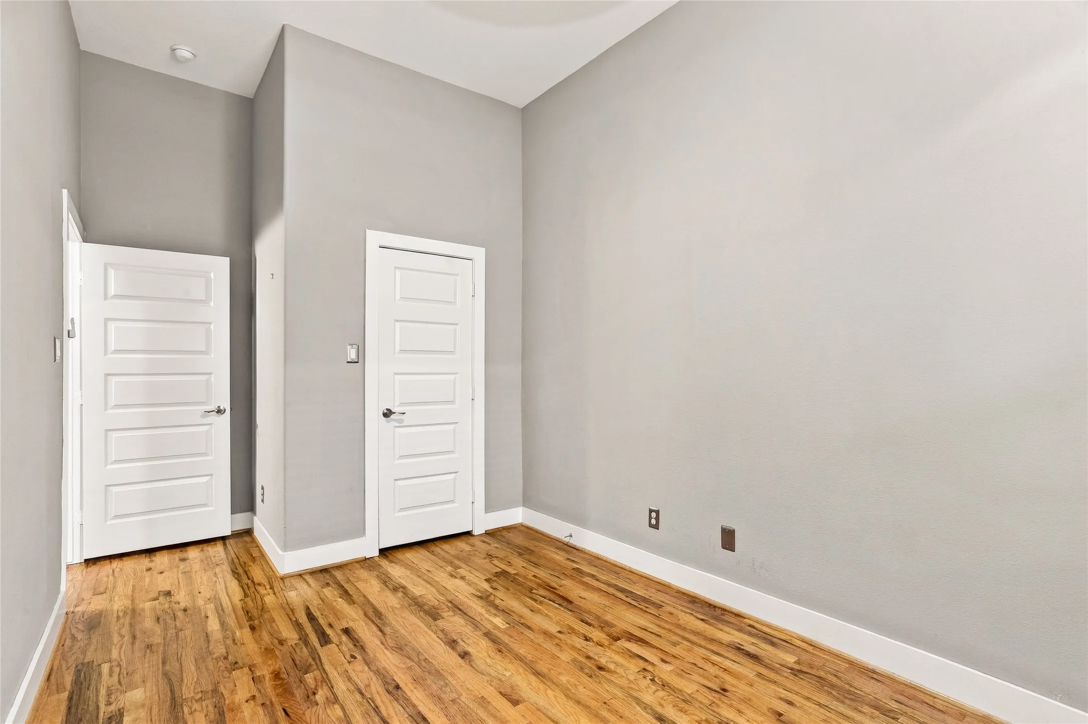 Townhouse For Sale in Dallas County , 2223 Eriksson Lane, Dallas, Texas 75204, 3 Bedroom, 3 Bathroom, 2 Garage spaces, 1,934 Sqft, built in 2014, mls#21402345, Real Estate Agent in Dallas, Homes For Sale in Dallas county, Homes For Sale in Dallas, Realtor in Dallas Texas, Real Estate Brokerage Independent Realty Texas, Luminita Cordes Realtor