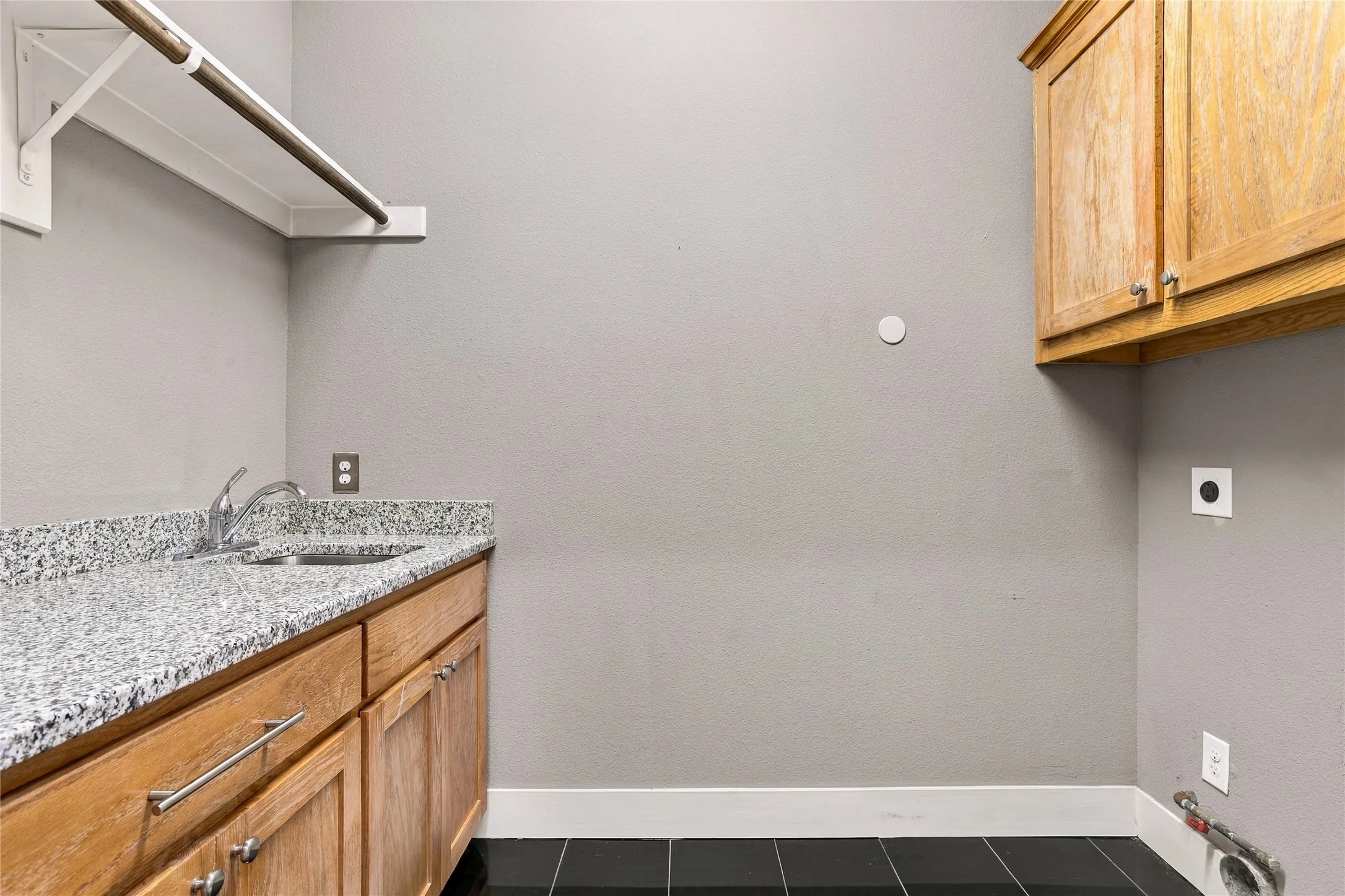 Townhouse For Sale in Dallas County , 2223 Eriksson Lane, Dallas, Texas 75204, 3 Bedroom, 3 Bathroom, 2 Garage spaces, 1,934 Sqft, built in 2014, mls#21402345, Real Estate Agent in Dallas, Homes For Sale in Dallas county, Homes For Sale in Dallas, Realtor in Dallas Texas, Real Estate Brokerage Independent Realty Texas, Luminita Cordes Realtor