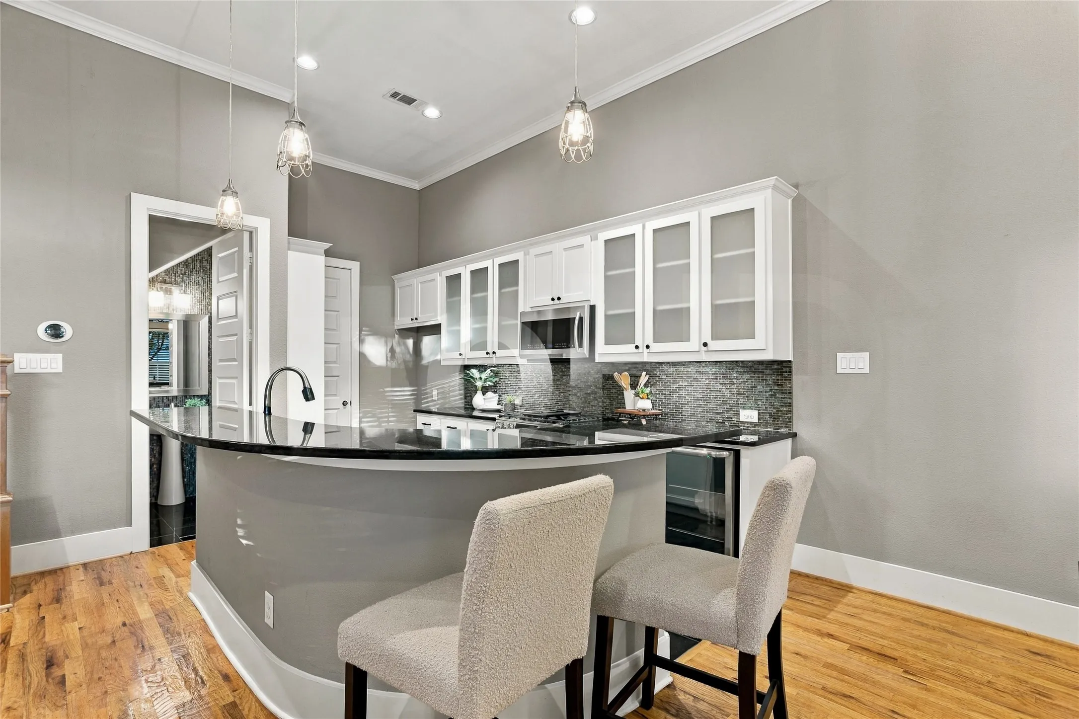 Townhouse For Sale in Dallas County , 2223 Eriksson Lane, Dallas, Texas 75204, 3 Bedroom, 3 Bathroom, 2 Garage spaces, 1,934 Sqft, built in 2014, mls#21402345, Real Estate Agent in Dallas, Homes For Sale in Dallas county, Homes For Sale in Dallas, Realtor in Dallas Texas, Real Estate Brokerage Independent Realty Texas, Luminita Cordes Realtor