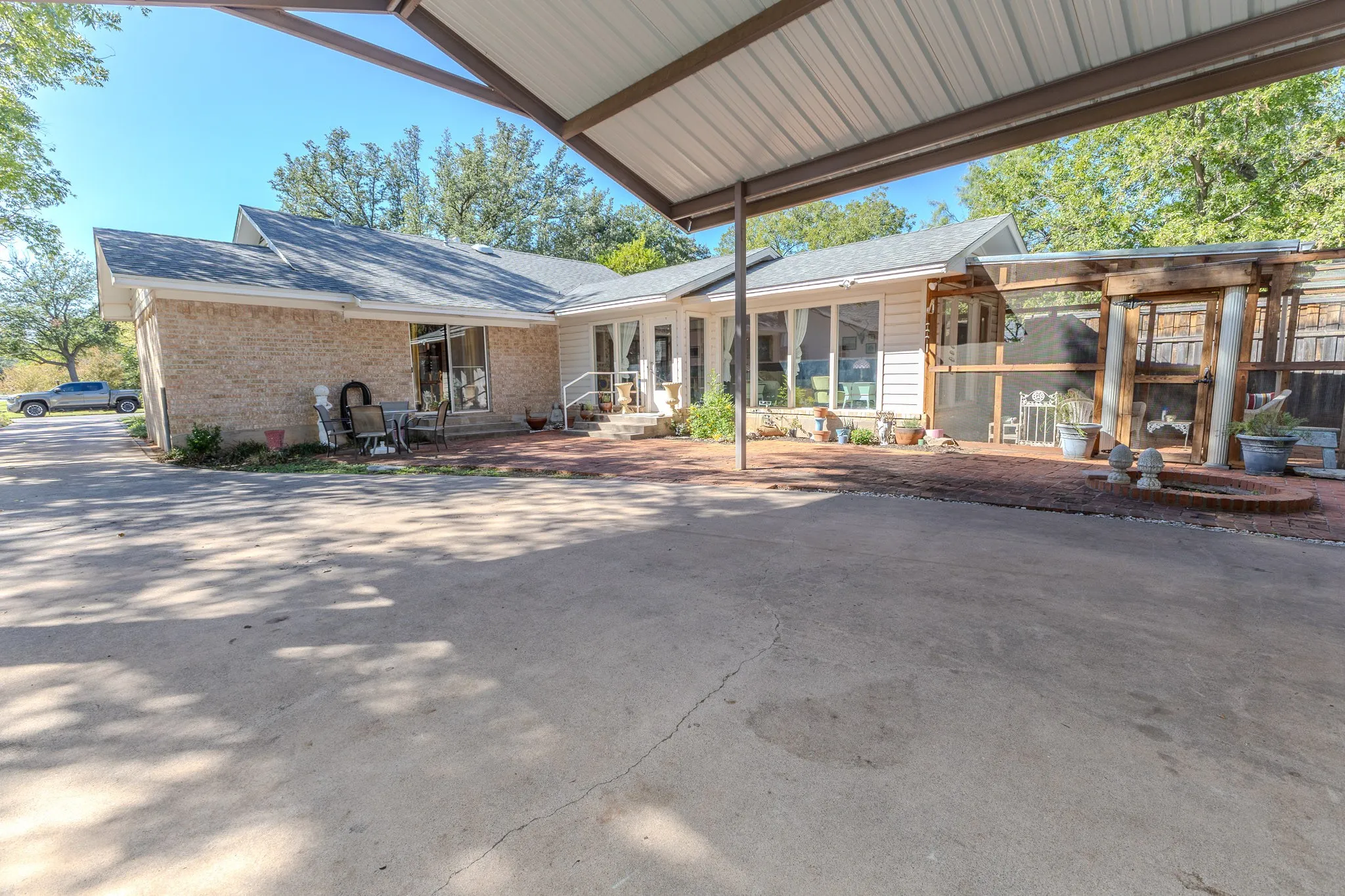 Single Family Residence For Sale in Taylor County , 1125 Hollis Drive, Abilene, Texas 79605, 2 Bedroom, 2 Bathroom, 2 Garage spaces, 1,793 Sqft, built in 1937, mls#21406303, Real Estate Agent in Abilene, Homes For Sale in Taylor county, Homes For Sale in Abilene, Realtor in Abilene Texas, Real Estate Brokerage Independent Realty Texas, Luminita Cordes Realtor