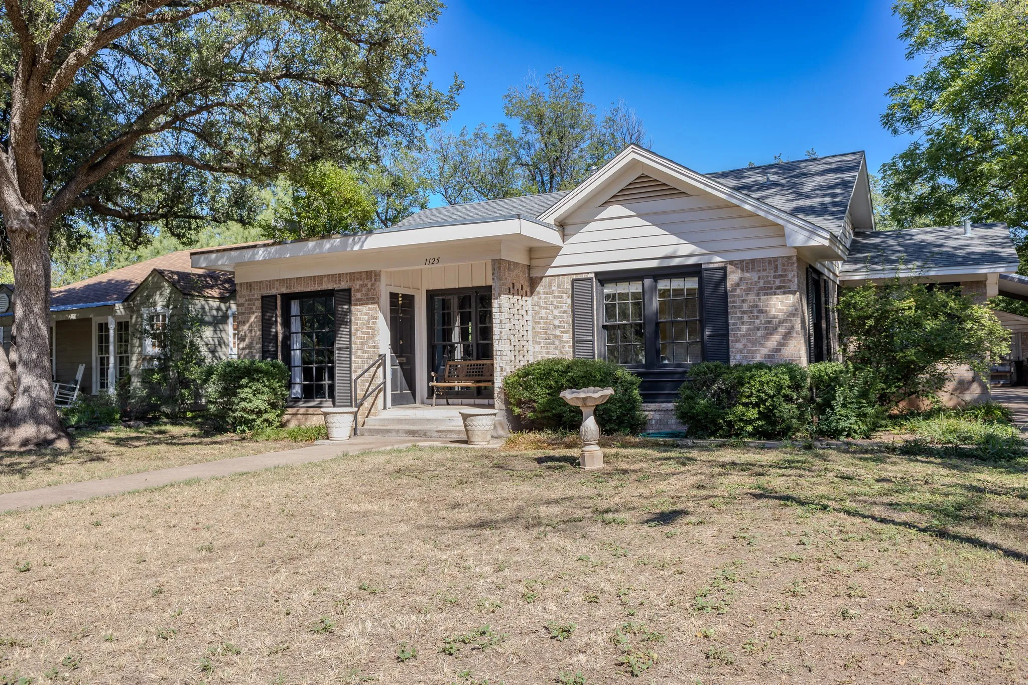 Single Family Residence For Sale in Taylor County , 1125 Hollis Drive, Abilene, Texas 79605, 2 Bedroom, 2 Bathroom, 2 Garage spaces, 1,793 Sqft, built in 1937, mls#21406303, Real Estate Agent in Abilene, Homes For Sale in Taylor county, Homes For Sale in Abilene, Realtor in Abilene Texas, Real Estate Brokerage Independent Realty Texas, Luminita Cordes Realtor
