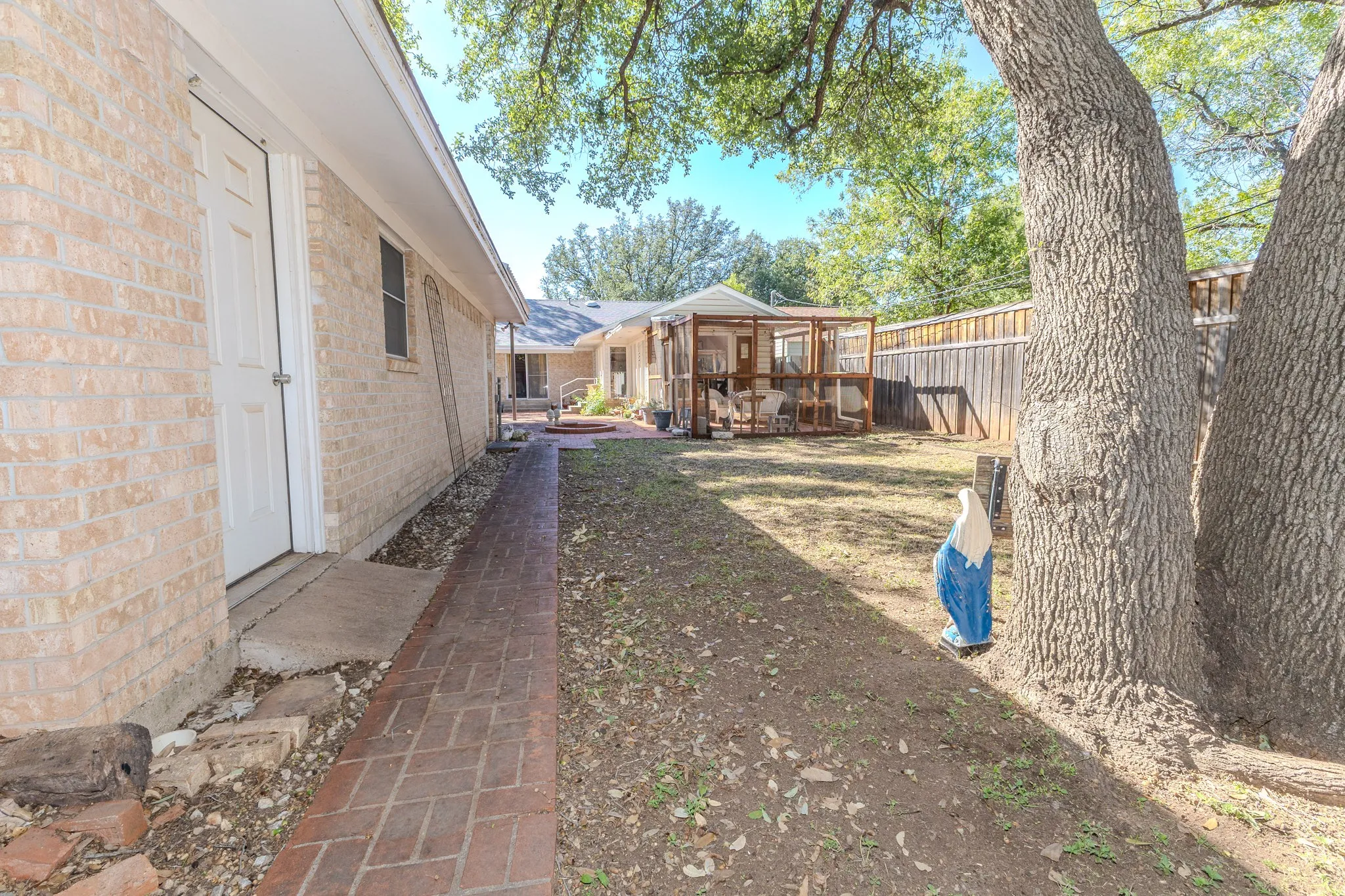 Single Family Residence For Sale in Taylor County , 1125 Hollis Drive, Abilene, Texas 79605, 2 Bedroom, 2 Bathroom, 2 Garage spaces, 1,793 Sqft, built in 1937, mls#21406303, Real Estate Agent in Abilene, Homes For Sale in Taylor county, Homes For Sale in Abilene, Realtor in Abilene Texas, Real Estate Brokerage Independent Realty Texas, Luminita Cordes Realtor