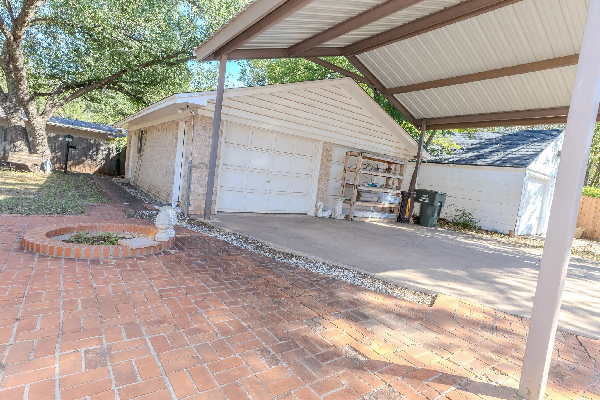 Single Family Residence For Sale in Taylor County , 1125 Hollis Drive, Abilene, Texas 79605, 2 Bedroom, 2 Bathroom, 2 Garage spaces, 1,793 Sqft, built in 1937, mls#21406303, Real Estate Agent in Abilene, Homes For Sale in Taylor county, Homes For Sale in Abilene, Realtor in Abilene Texas, Real Estate Brokerage Independent Realty Texas, Luminita Cordes Realtor