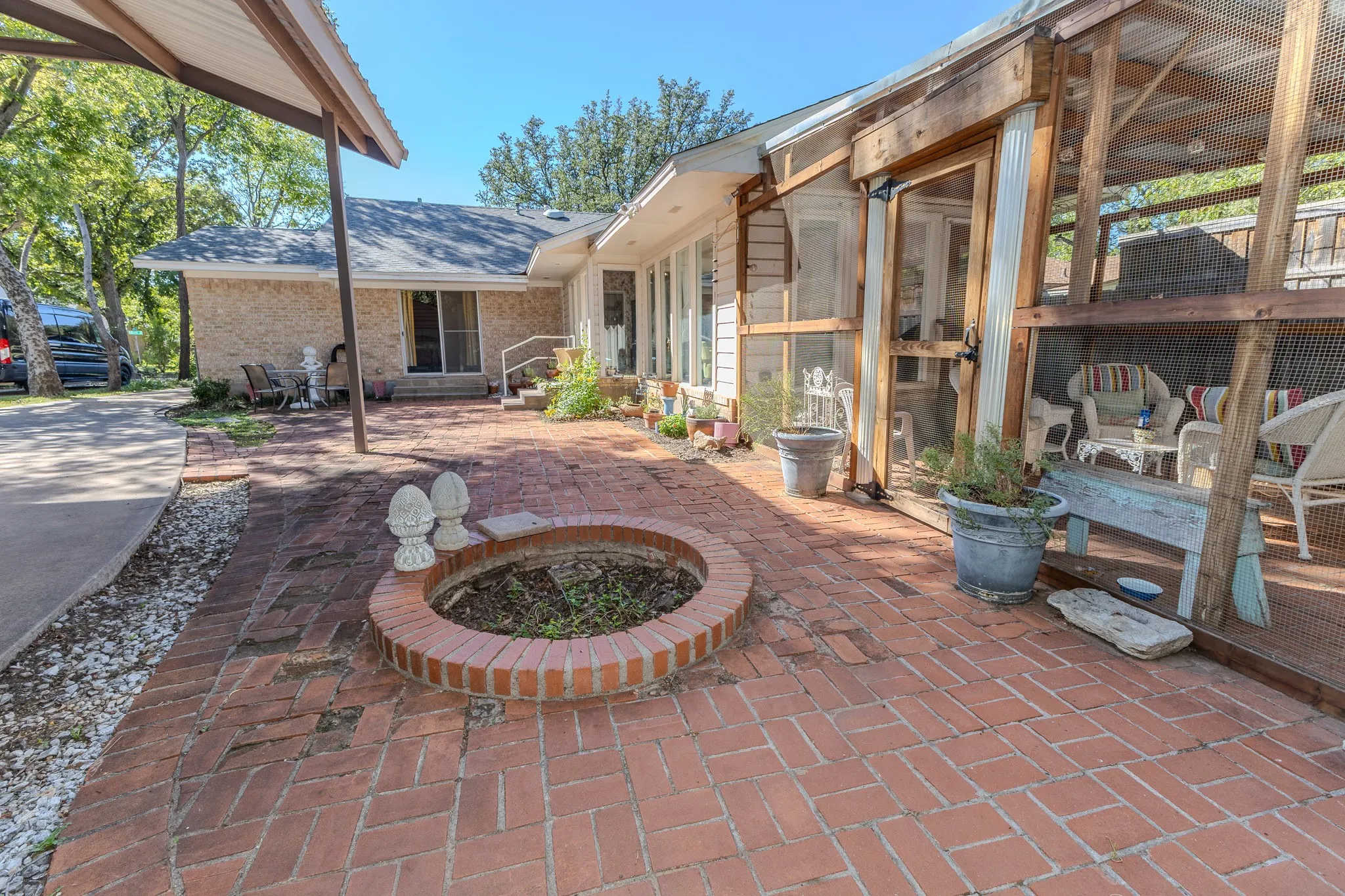 Single Family Residence For Sale in Taylor County , 1125 Hollis Drive, Abilene, Texas 79605, 2 Bedroom, 2 Bathroom, 2 Garage spaces, 1,793 Sqft, built in 1937, mls#21406303, Real Estate Agent in Abilene, Homes For Sale in Taylor county, Homes For Sale in Abilene, Realtor in Abilene Texas, Real Estate Brokerage Independent Realty Texas, Luminita Cordes Realtor