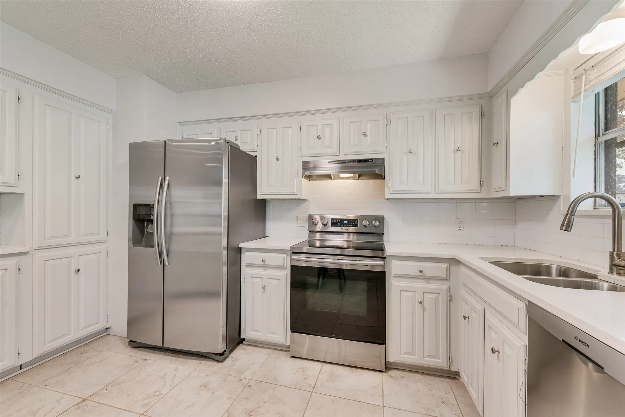 Single Family Residence For Rent in Henderson County , 110 LA Jolla Street, Mabank, Texas 75156, 3 Bedroom, 2 Bathroom, Garage spaces, 1,760 Sqft, built in 1981, mls#21392087, Real Estate Agent in Mabank, Homes For Rent in Henderson county, Homes For Rent in Mabank, Realtor in Mabank Texas, Real Estate Brokerage Independent Realty Texas, Luminita Cordes Realtor