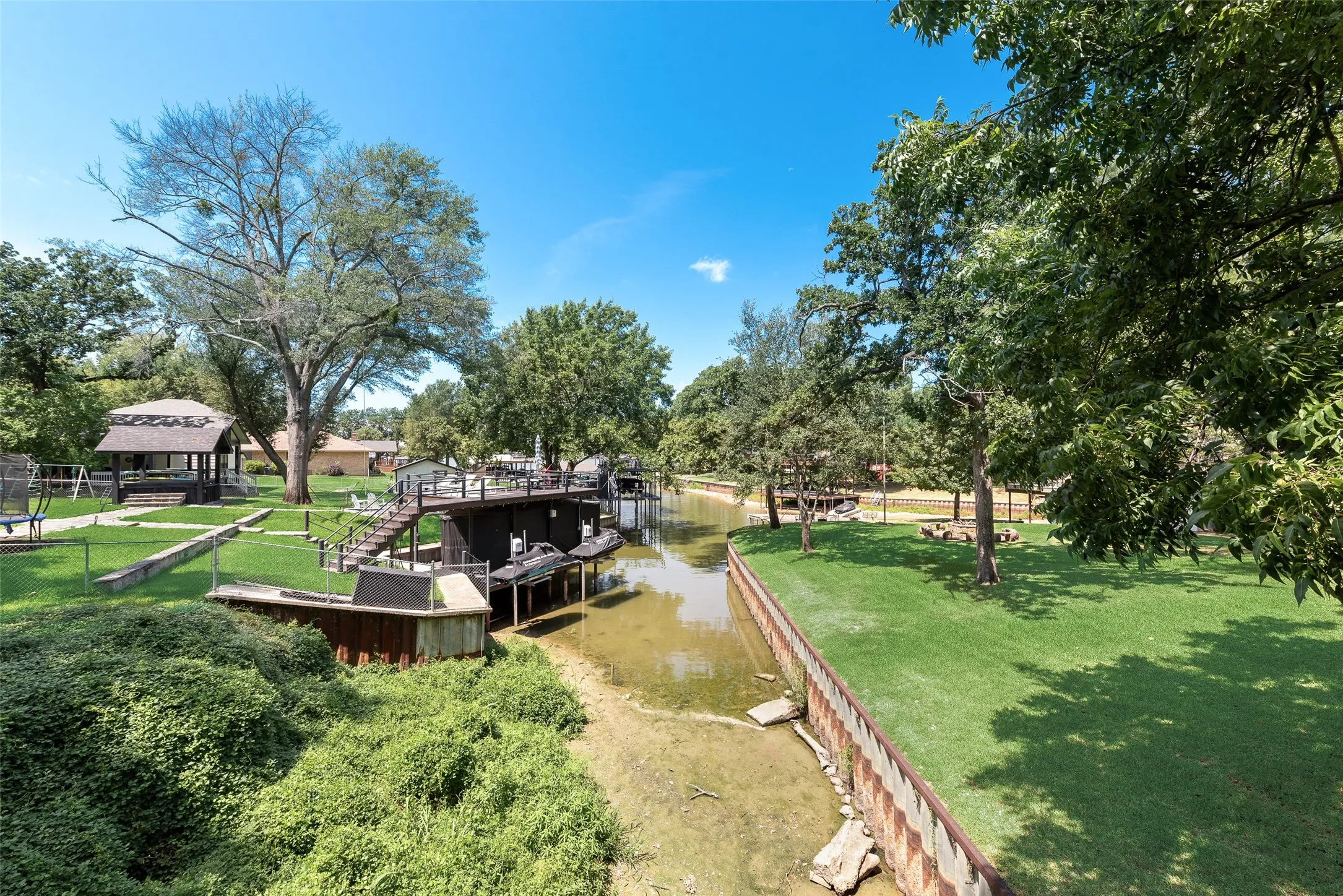 Single Family Residence For Rent in Henderson County , 110 LA Jolla Street, Mabank, Texas 75156, 3 Bedroom, 2 Bathroom, Garage spaces, 1,760 Sqft, built in 1981, mls#21392087, Real Estate Agent in Mabank, Homes For Rent in Henderson county, Homes For Rent in Mabank, Realtor in Mabank Texas, Real Estate Brokerage Independent Realty Texas, Luminita Cordes Realtor