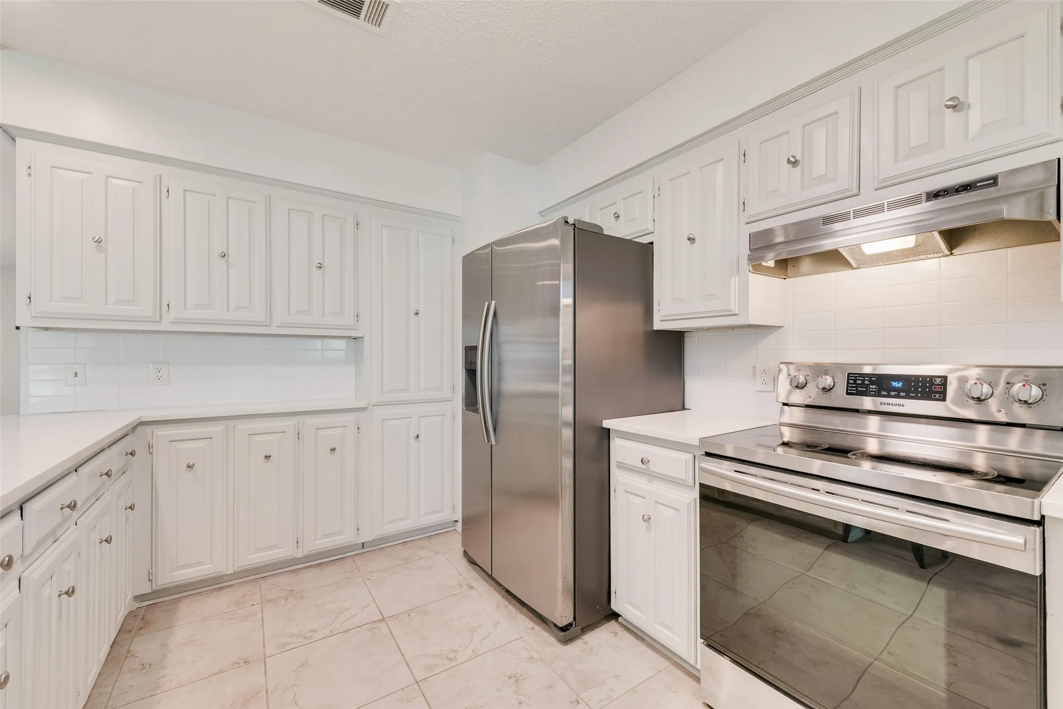 Single Family Residence For Rent in Henderson County , 110 LA Jolla Street, Mabank, Texas 75156, 3 Bedroom, 2 Bathroom, Garage spaces, 1,760 Sqft, built in 1981, mls#21392087, Real Estate Agent in Mabank, Homes For Rent in Henderson county, Homes For Rent in Mabank, Realtor in Mabank Texas, Real Estate Brokerage Independent Realty Texas, Luminita Cordes Realtor