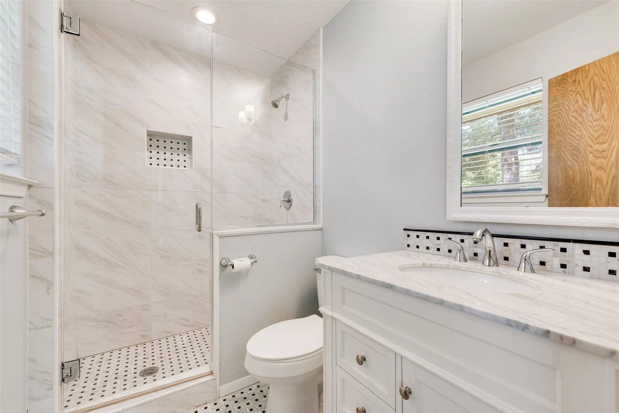 Single Family Residence For Rent in Henderson County , 110 LA Jolla Street, Mabank, Texas 75156, 3 Bedroom, 2 Bathroom, Garage spaces, 1,760 Sqft, built in 1981, mls#21392087, Real Estate Agent in Mabank, Homes For Rent in Henderson county, Homes For Rent in Mabank, Realtor in Mabank Texas, Real Estate Brokerage Independent Realty Texas, Luminita Cordes Realtor