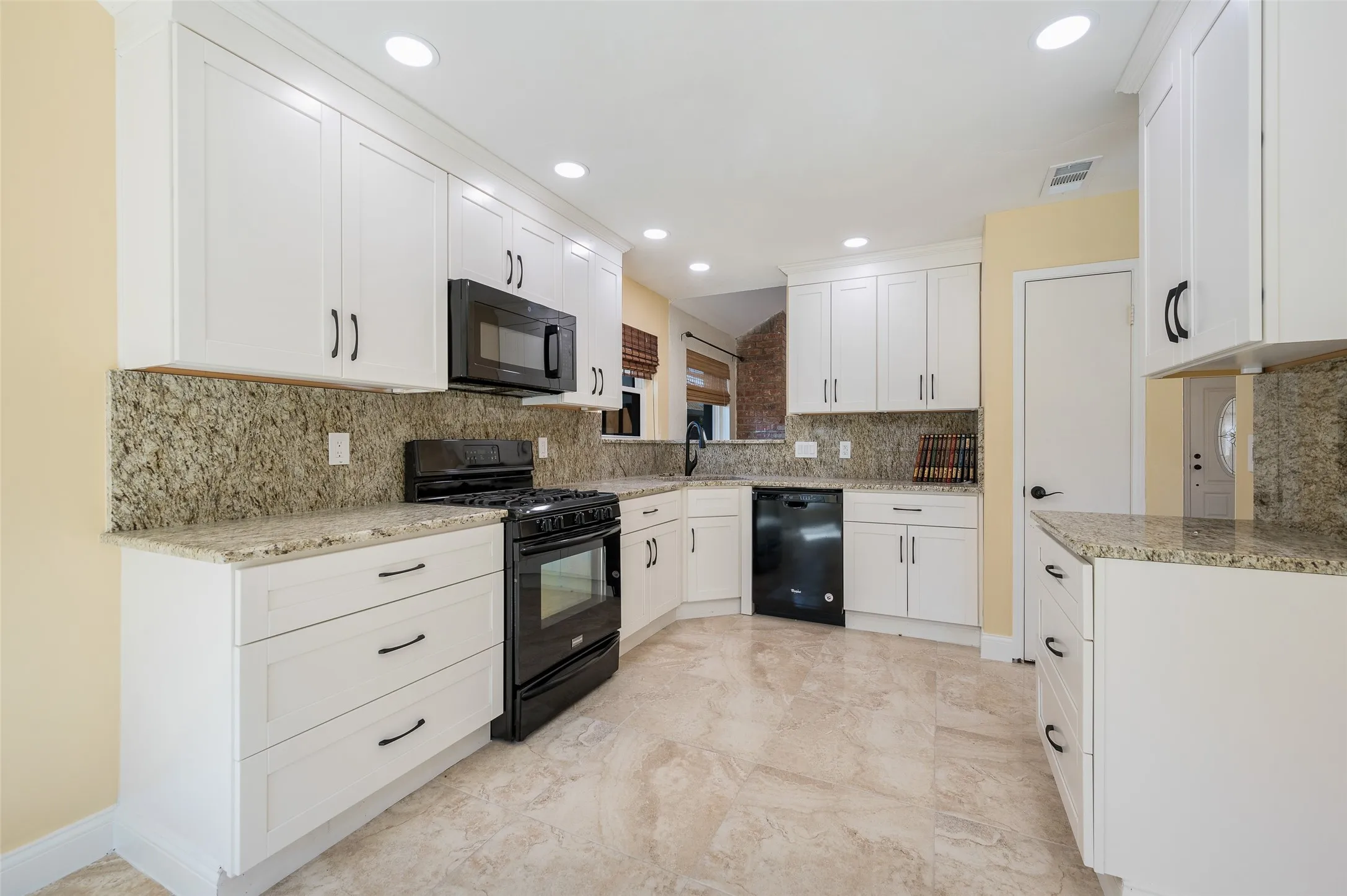 Single Family Residence For Sale in Denton County , 1028 Colony Street, Flower Mound, Texas 75028, 3 Bedroom, 3 Bathroom, 2 Garage spaces, 2,023 Sqft, built in 1985, mls#21393897, Real Estate Agent in Flower Mound, Homes For Sale in Denton county, Homes For Sale in Flower Mound, Realtor in Flower Mound Texas, Real Estate Brokerage Independent Realty Texas, Luminita Cordes Realtor
