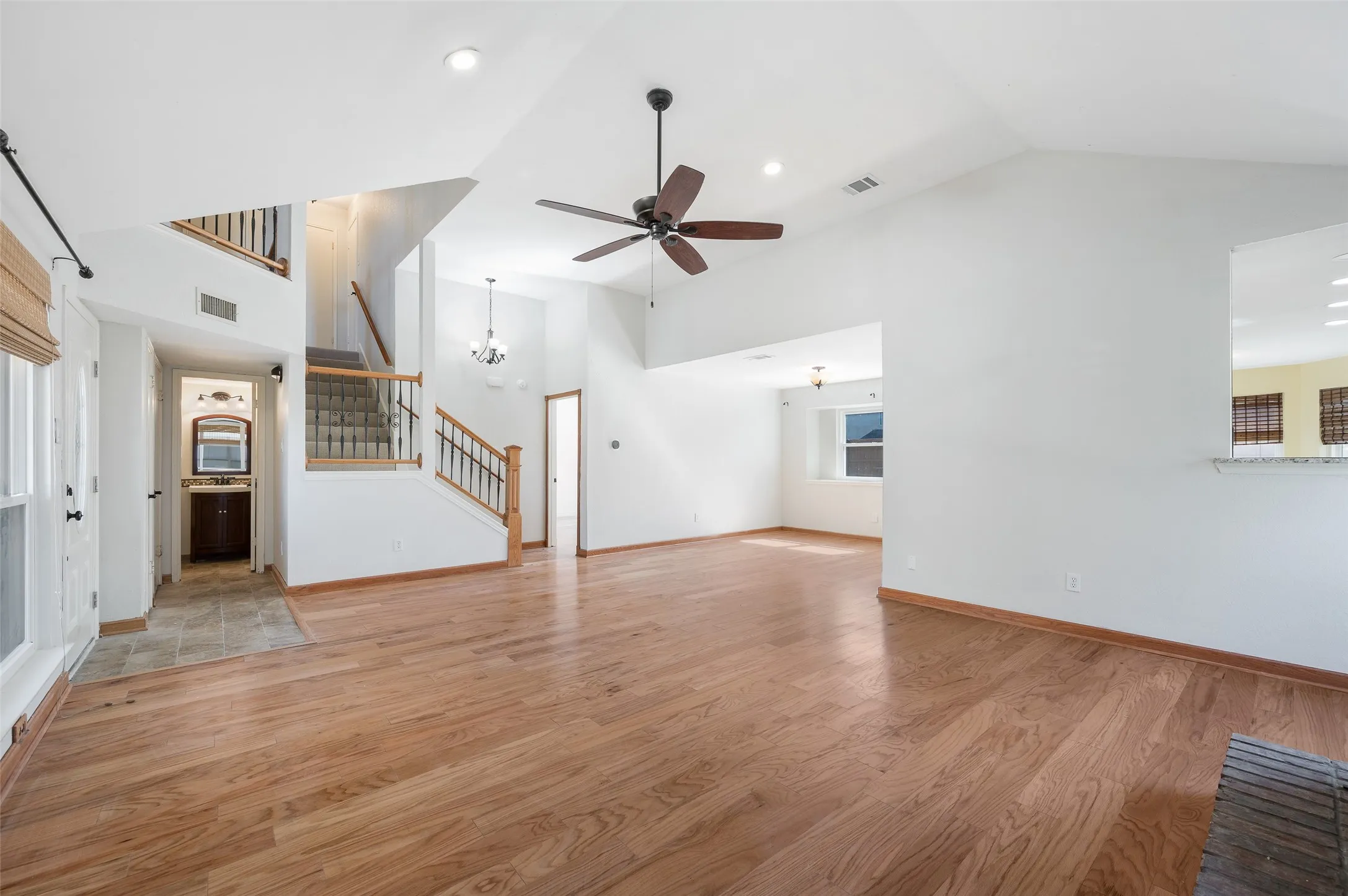 Single Family Residence For Sale in Denton County , 1028 Colony Street, Flower Mound, Texas 75028, 3 Bedroom, 3 Bathroom, 2 Garage spaces, 2,023 Sqft, built in 1985, mls#21393897, Real Estate Agent in Flower Mound, Homes For Sale in Denton county, Homes For Sale in Flower Mound, Realtor in Flower Mound Texas, Real Estate Brokerage Independent Realty Texas, Luminita Cordes Realtor
