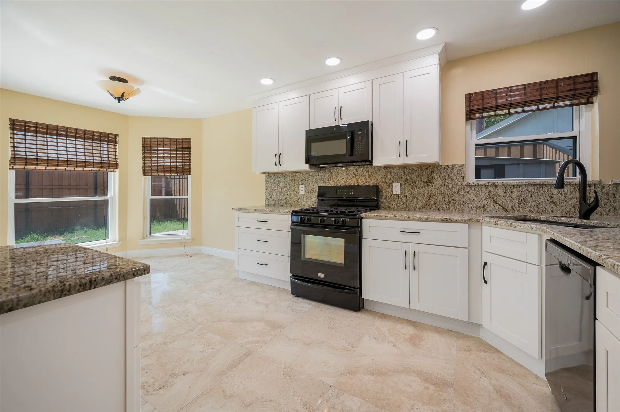 Single Family Residence For Sale in Denton County , 1028 Colony Street, Flower Mound, Texas 75028, 3 Bedroom, 3 Bathroom, 2 Garage spaces, 2,023 Sqft, built in 1985, mls#21393897, Real Estate Agent in Flower Mound, Homes For Sale in Denton county, Homes For Sale in Flower Mound, Realtor in Flower Mound Texas, Real Estate Brokerage Independent Realty Texas, Luminita Cordes Realtor