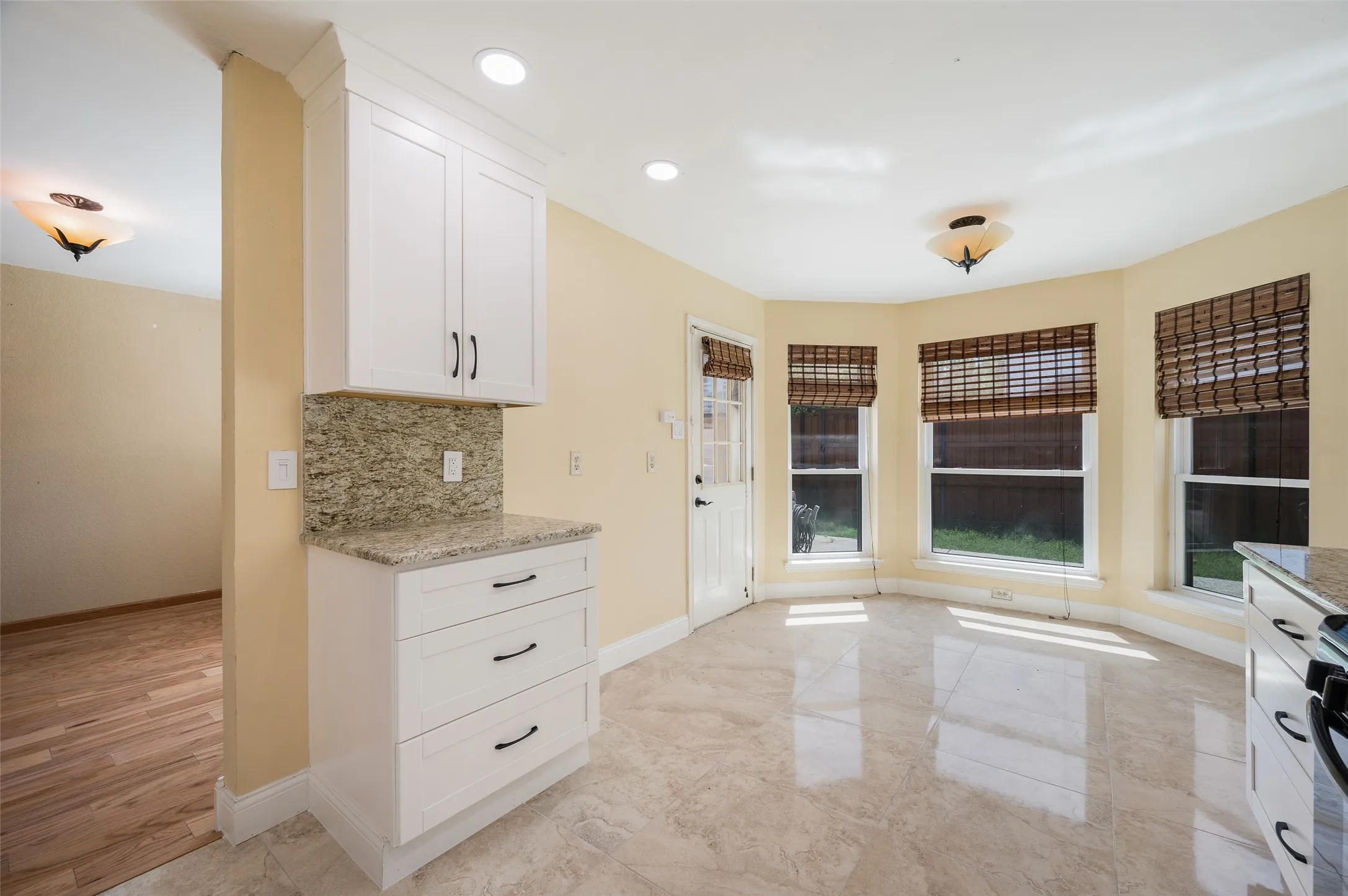 Single Family Residence For Sale in Denton County , 1028 Colony Street, Flower Mound, Texas 75028, 3 Bedroom, 3 Bathroom, 2 Garage spaces, 2,023 Sqft, built in 1985, mls#21393897, Real Estate Agent in Flower Mound, Homes For Sale in Denton county, Homes For Sale in Flower Mound, Realtor in Flower Mound Texas, Real Estate Brokerage Independent Realty Texas, Luminita Cordes Realtor
