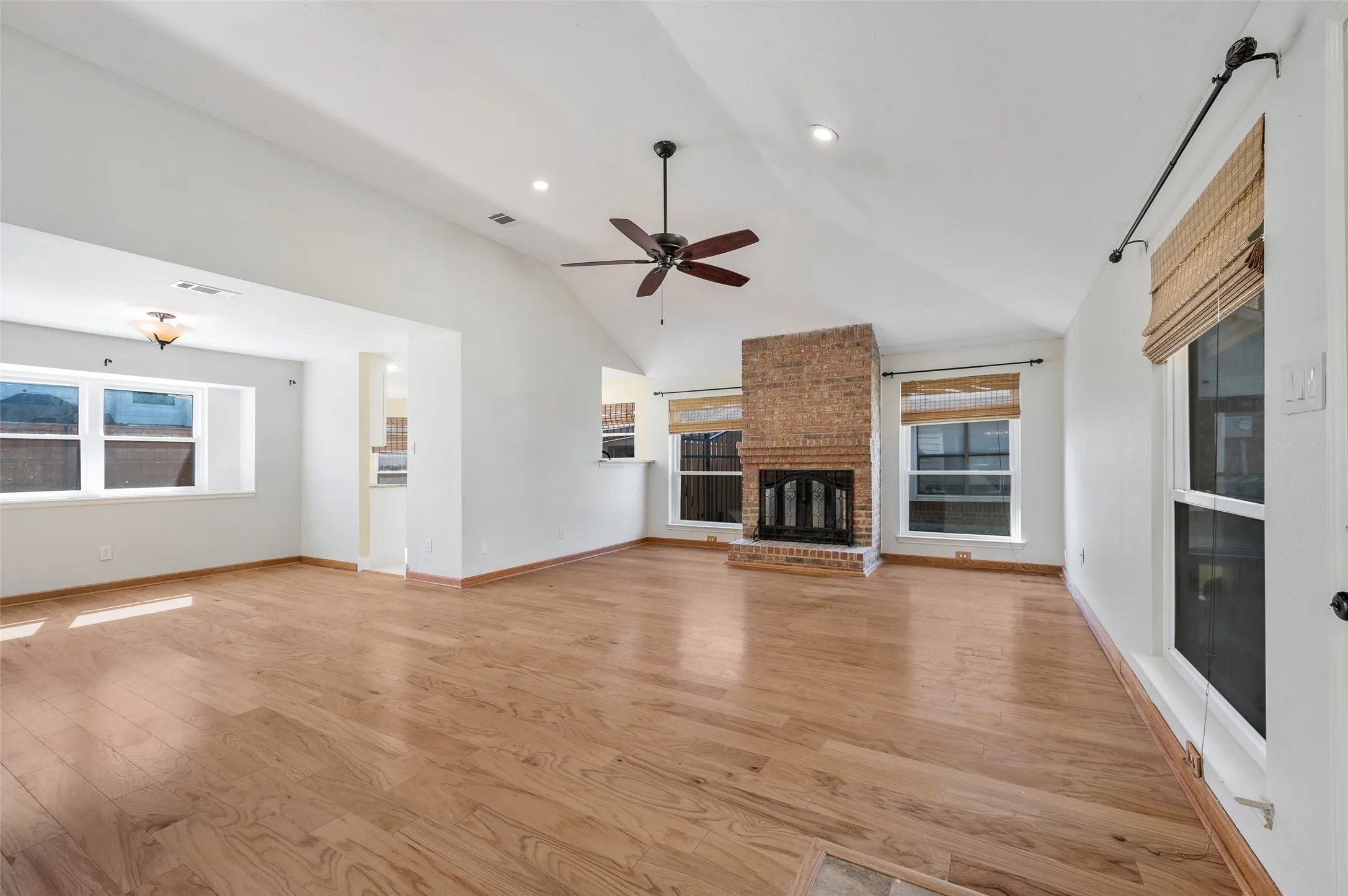 Single Family Residence For Sale in Denton County , 1028 Colony Street, Flower Mound, Texas 75028, 3 Bedroom, 3 Bathroom, 2 Garage spaces, 2,023 Sqft, built in 1985, mls#21393897, Real Estate Agent in Flower Mound, Homes For Sale in Denton county, Homes For Sale in Flower Mound, Realtor in Flower Mound Texas, Real Estate Brokerage Independent Realty Texas, Luminita Cordes Realtor
