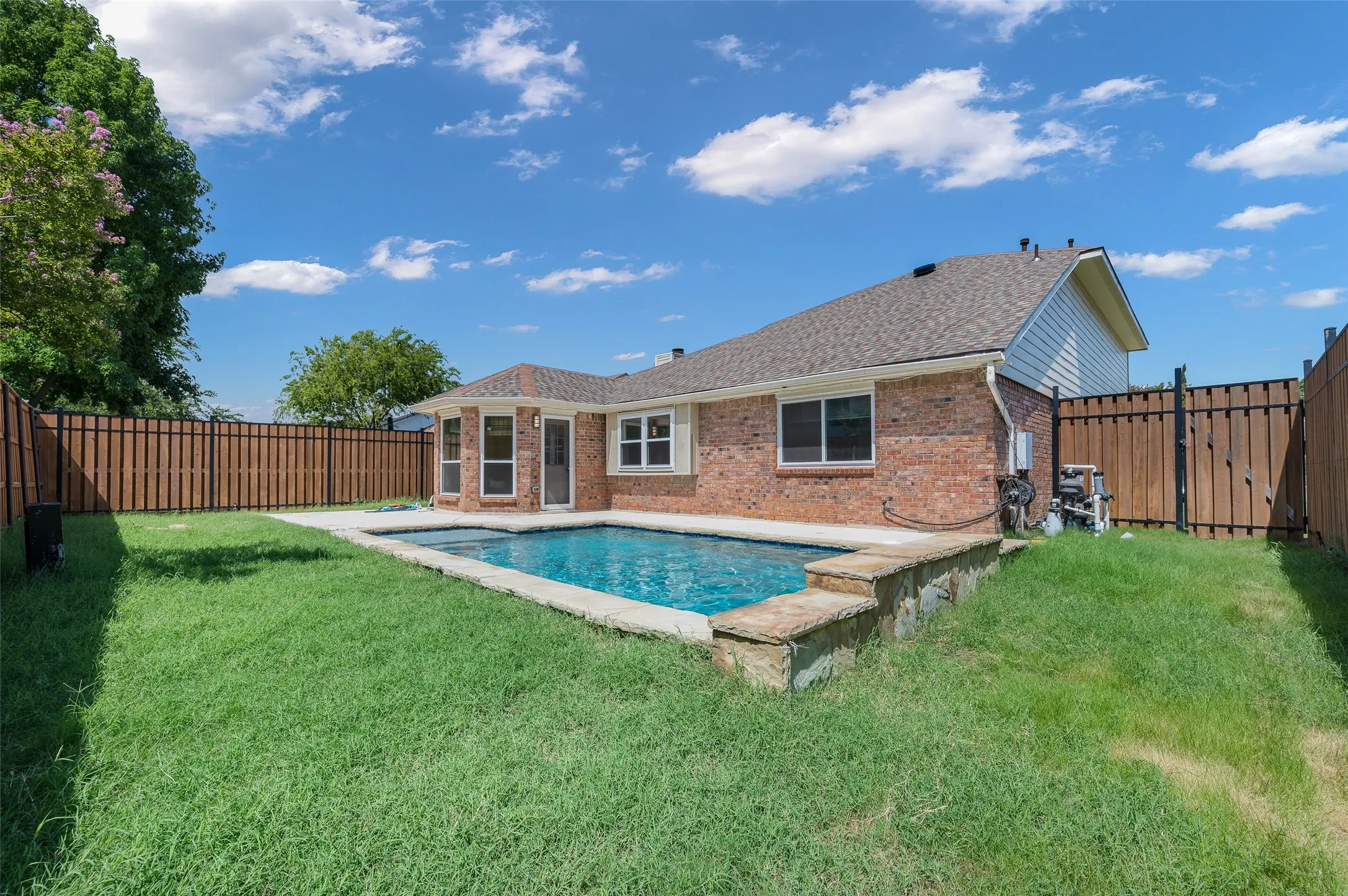 Single Family Residence For Sale in Denton County , 1028 Colony Street, Flower Mound, Texas 75028, 3 Bedroom, 3 Bathroom, 2 Garage spaces, 2,023 Sqft, built in 1985, mls#21393897, Real Estate Agent in Flower Mound, Homes For Sale in Denton county, Homes For Sale in Flower Mound, Realtor in Flower Mound Texas, Real Estate Brokerage Independent Realty Texas, Luminita Cordes Realtor