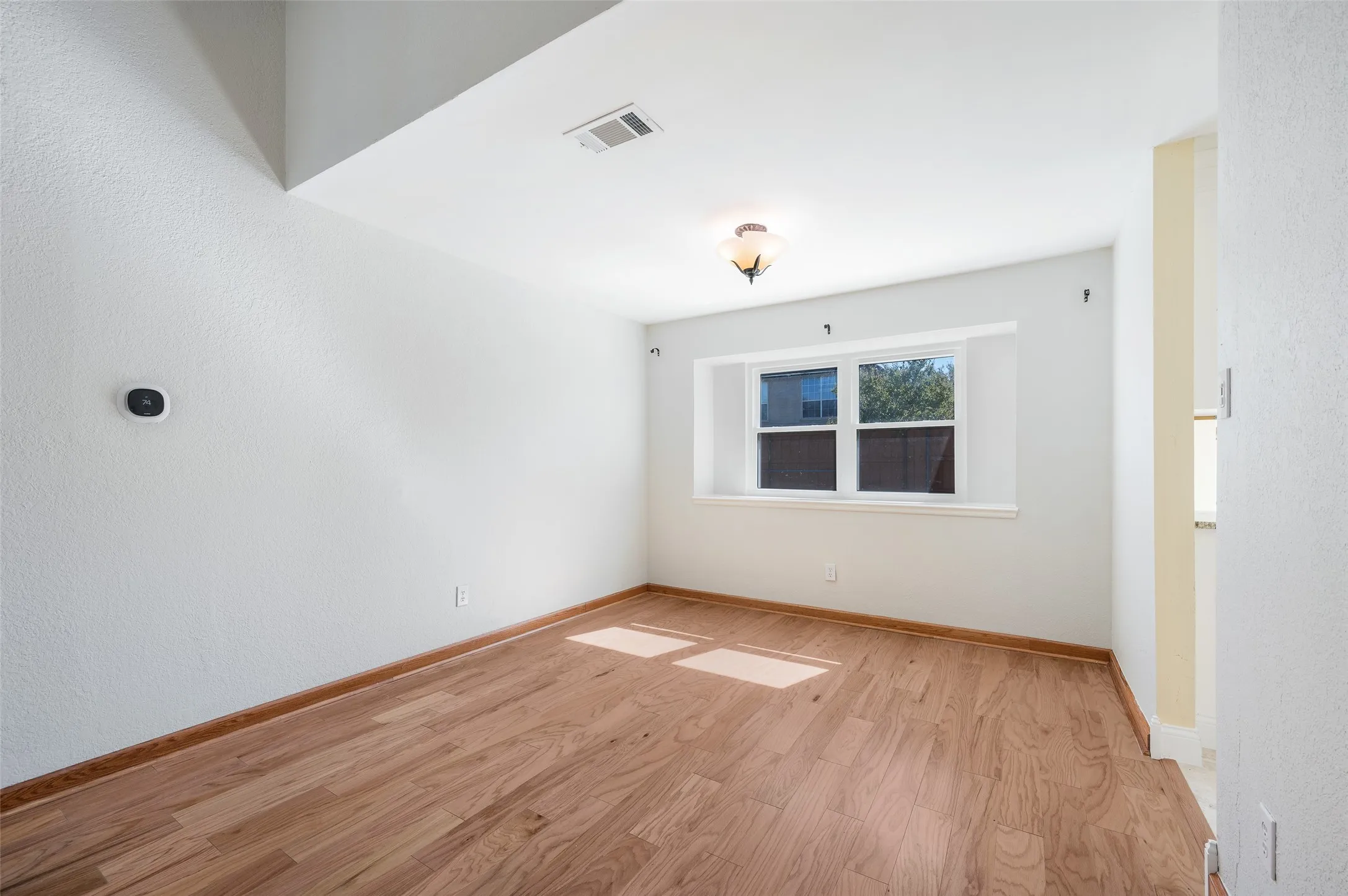 Single Family Residence For Sale in Denton County , 1028 Colony Street, Flower Mound, Texas 75028, 3 Bedroom, 3 Bathroom, 2 Garage spaces, 2,023 Sqft, built in 1985, mls#21393897, Real Estate Agent in Flower Mound, Homes For Sale in Denton county, Homes For Sale in Flower Mound, Realtor in Flower Mound Texas, Real Estate Brokerage Independent Realty Texas, Luminita Cordes Realtor