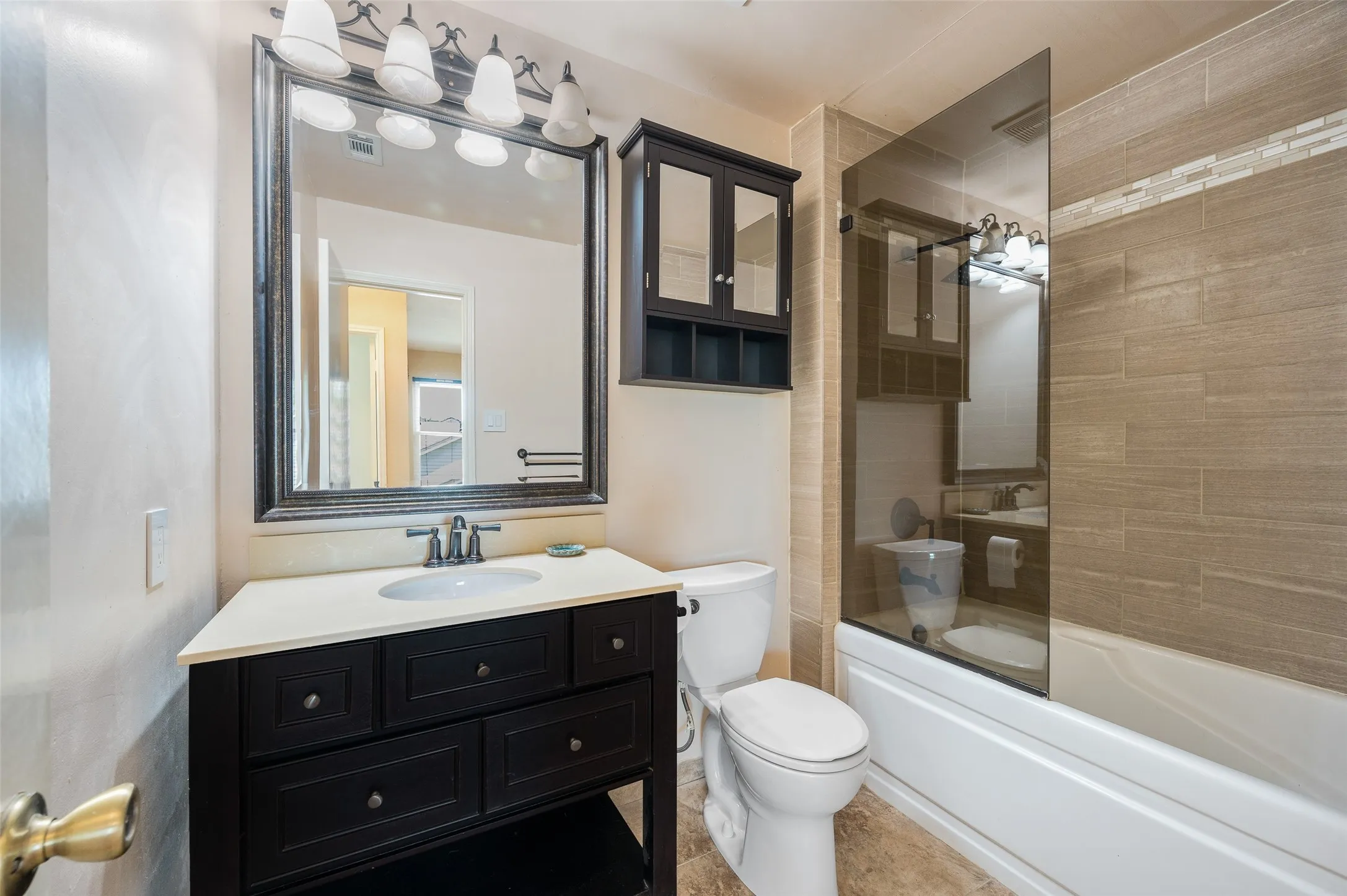 Single Family Residence For Sale in Denton County , 1028 Colony Street, Flower Mound, Texas 75028, 3 Bedroom, 3 Bathroom, 2 Garage spaces, 2,023 Sqft, built in 1985, mls#21393897, Real Estate Agent in Flower Mound, Homes For Sale in Denton county, Homes For Sale in Flower Mound, Realtor in Flower Mound Texas, Real Estate Brokerage Independent Realty Texas, Luminita Cordes Realtor