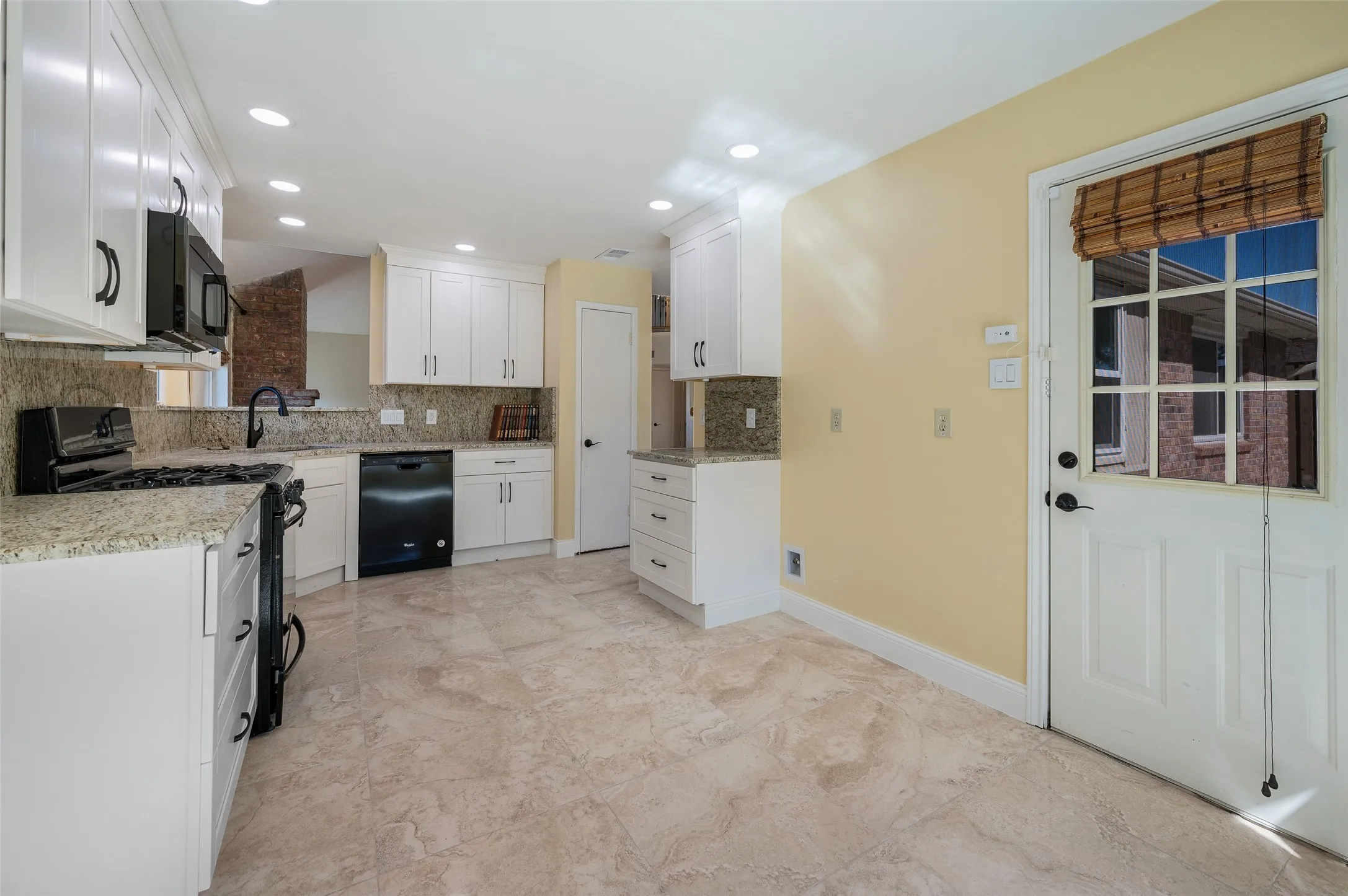 Single Family Residence For Sale in Denton County , 1028 Colony Street, Flower Mound, Texas 75028, 3 Bedroom, 3 Bathroom, 2 Garage spaces, 2,023 Sqft, built in 1985, mls#21393897, Real Estate Agent in Flower Mound, Homes For Sale in Denton county, Homes For Sale in Flower Mound, Realtor in Flower Mound Texas, Real Estate Brokerage Independent Realty Texas, Luminita Cordes Realtor