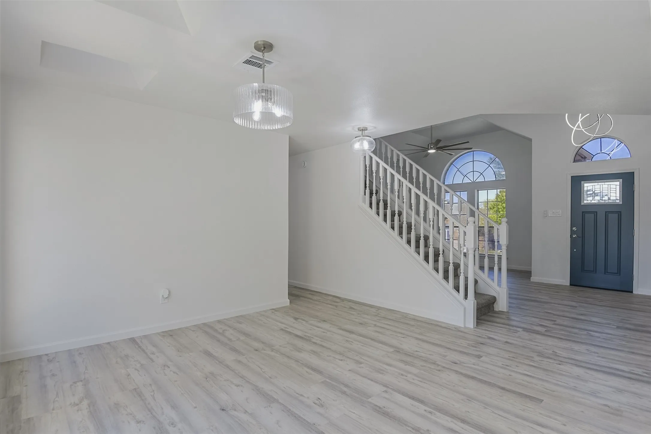 Single Family Residence For Sale in Dallas County , 5914 Beacon Drive, Rowlett, Texas 75089, 3 Bedroom, 3 Bathroom, 2 Garage spaces, 2,385 Sqft, built in 1988, mls#21401274, Real Estate Agent in Rowlett, Homes For Sale in Dallas county, Homes For Sale in Rowlett, Realtor in Rowlett Texas, Real Estate Brokerage Independent Realty Texas, Luminita Cordes Realtor