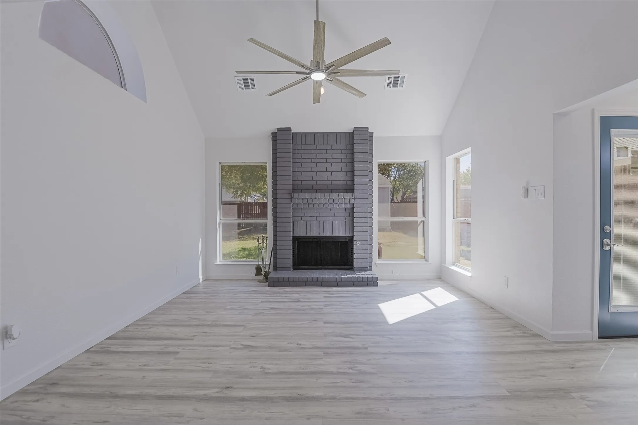 Single Family Residence For Sale in Dallas County , 5914 Beacon Drive, Rowlett, Texas 75089, 3 Bedroom, 3 Bathroom, 2 Garage spaces, 2,385 Sqft, built in 1988, mls#21401274, Real Estate Agent in Rowlett, Homes For Sale in Dallas county, Homes For Sale in Rowlett, Realtor in Rowlett Texas, Real Estate Brokerage Independent Realty Texas, Luminita Cordes Realtor