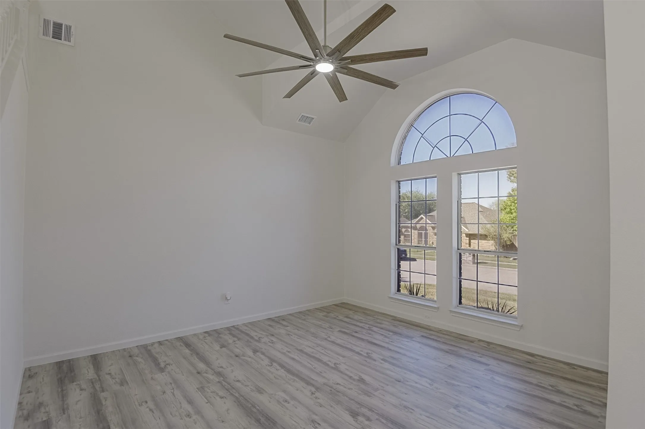 Single Family Residence For Sale in Dallas County , 5914 Beacon Drive, Rowlett, Texas 75089, 3 Bedroom, 3 Bathroom, 2 Garage spaces, 2,385 Sqft, built in 1988, mls#21401274, Real Estate Agent in Rowlett, Homes For Sale in Dallas county, Homes For Sale in Rowlett, Realtor in Rowlett Texas, Real Estate Brokerage Independent Realty Texas, Luminita Cordes Realtor