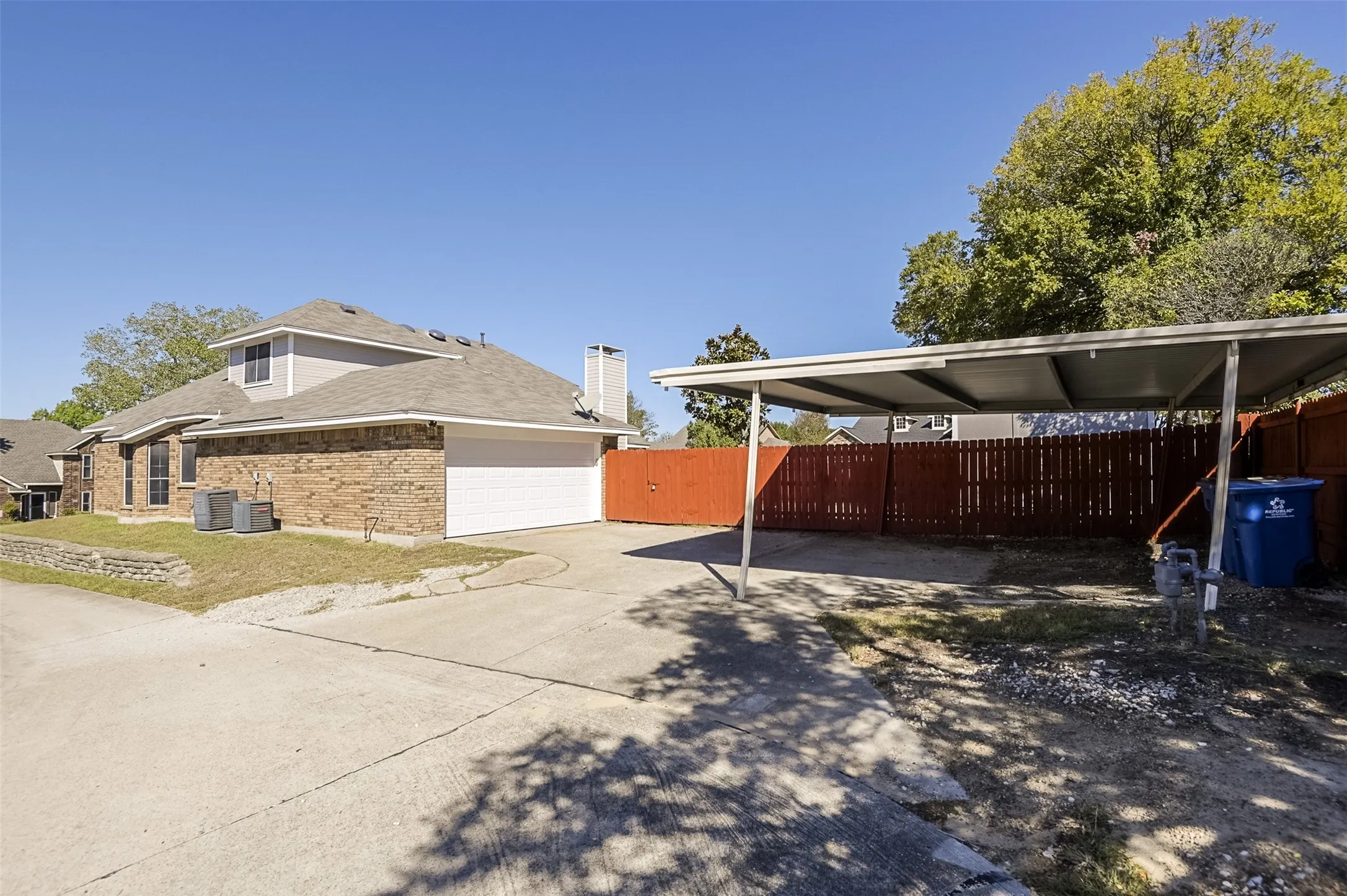 Single Family Residence For Sale in Dallas County , 5914 Beacon Drive, Rowlett, Texas 75089, 3 Bedroom, 3 Bathroom, 2 Garage spaces, 2,385 Sqft, built in 1988, mls#21401274, Real Estate Agent in Rowlett, Homes For Sale in Dallas county, Homes For Sale in Rowlett, Realtor in Rowlett Texas, Real Estate Brokerage Independent Realty Texas, Luminita Cordes Realtor