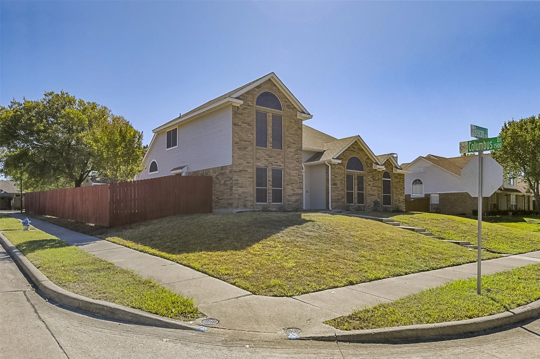 Single Family Residence For Sale in Dallas County , 5914 Beacon Drive, Rowlett, Texas 75089, 3 Bedroom, 3 Bathroom, 2 Garage spaces, 2,385 Sqft, built in 1988, mls#21401274, Real Estate Agent in Rowlett, Homes For Sale in Dallas county, Homes For Sale in Rowlett, Realtor in Rowlett Texas, Real Estate Brokerage Independent Realty Texas, Luminita Cordes Realtor