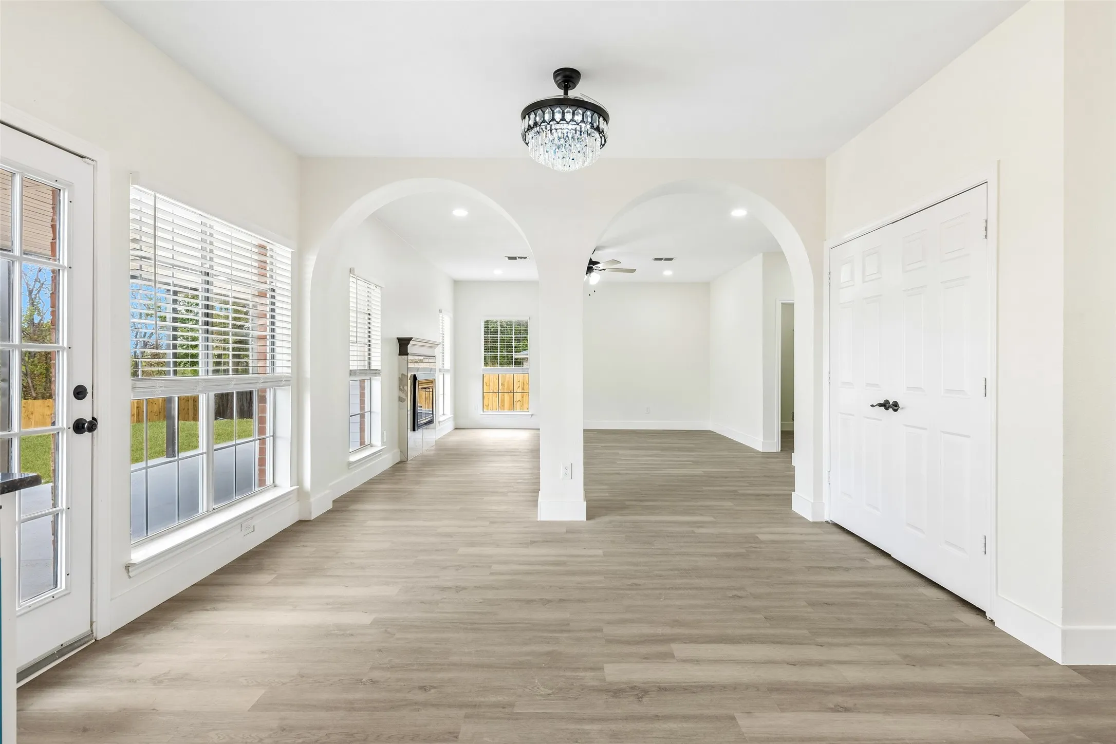 Single Family Residence For Sale in Tarrant County , 7108 Cadillac Boulevard, Arlington, Texas 76016, 4 Bedroom, 4 Bathroom, 2 Garage spaces, 2,528 Sqft, built in 1994, mls#21397530, Real Estate Agent in Arlington, Homes For Sale in Tarrant county, Homes For Sale in Arlington, Realtor in Arlington Texas, Real Estate Brokerage Independent Realty Texas, Luminita Cordes Realtor