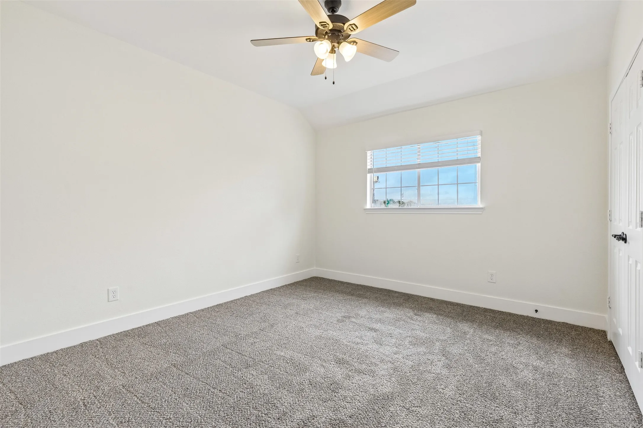 Single Family Residence For Sale in Tarrant County , 7108 Cadillac Boulevard, Arlington, Texas 76016, 4 Bedroom, 4 Bathroom, 2 Garage spaces, 2,528 Sqft, built in 1994, mls#21397530, Real Estate Agent in Arlington, Homes For Sale in Tarrant county, Homes For Sale in Arlington, Realtor in Arlington Texas, Real Estate Brokerage Independent Realty Texas, Luminita Cordes Realtor