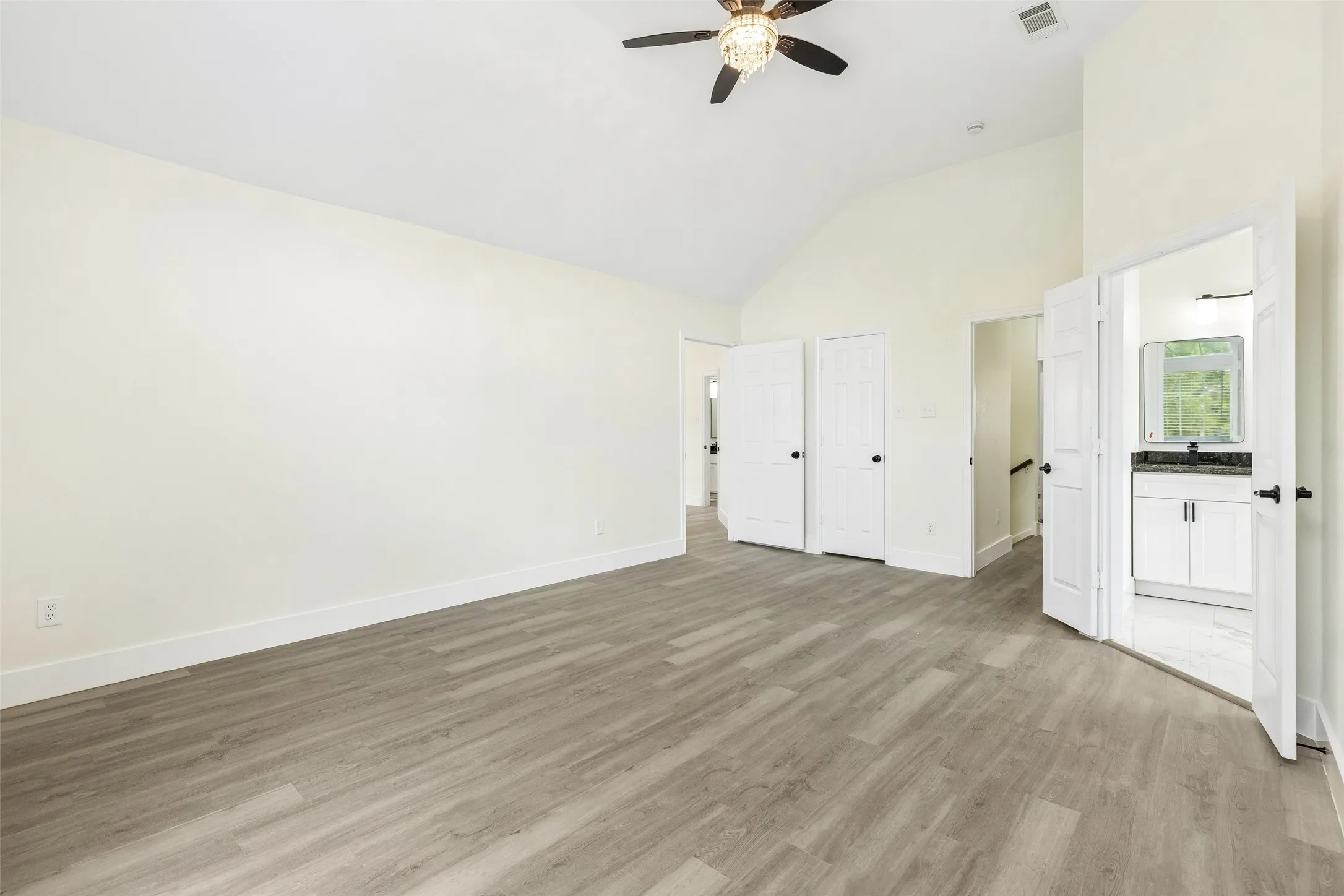 Single Family Residence For Sale in Tarrant County , 7108 Cadillac Boulevard, Arlington, Texas 76016, 4 Bedroom, 4 Bathroom, 2 Garage spaces, 2,528 Sqft, built in 1994, mls#21397530, Real Estate Agent in Arlington, Homes For Sale in Tarrant county, Homes For Sale in Arlington, Realtor in Arlington Texas, Real Estate Brokerage Independent Realty Texas, Luminita Cordes Realtor
