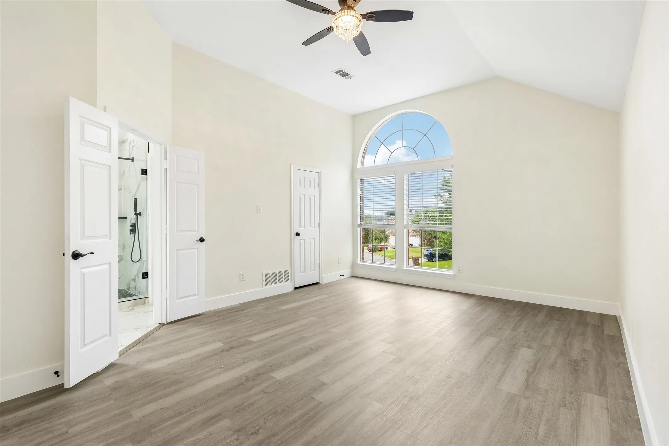 Single Family Residence For Sale in Tarrant County , 7108 Cadillac Boulevard, Arlington, Texas 76016, 4 Bedroom, 4 Bathroom, 2 Garage spaces, 2,528 Sqft, built in 1994, mls#21397530, Real Estate Agent in Arlington, Homes For Sale in Tarrant county, Homes For Sale in Arlington, Realtor in Arlington Texas, Real Estate Brokerage Independent Realty Texas, Luminita Cordes Realtor