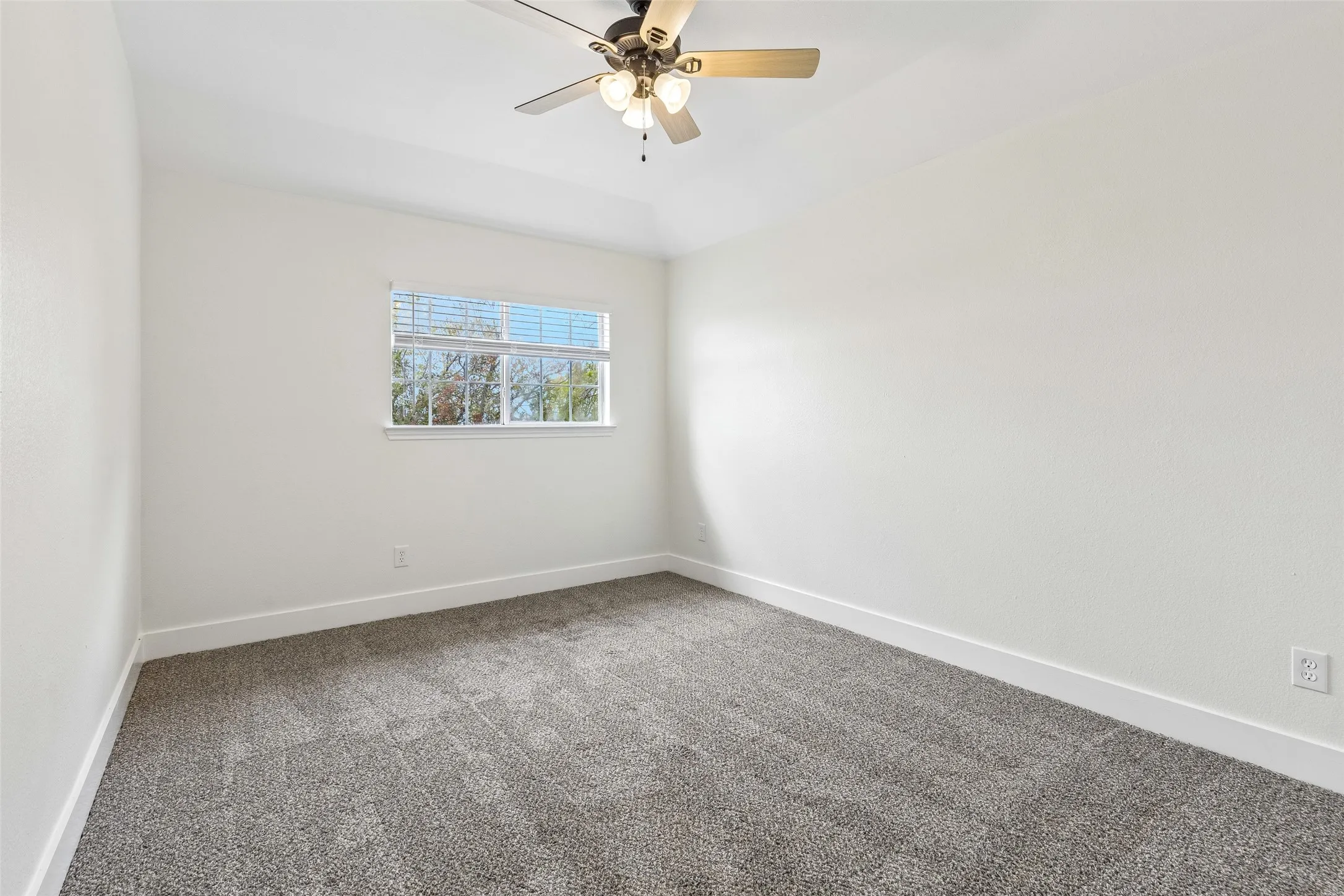Single Family Residence For Sale in Tarrant County , 7108 Cadillac Boulevard, Arlington, Texas 76016, 4 Bedroom, 4 Bathroom, 2 Garage spaces, 2,528 Sqft, built in 1994, mls#21397530, Real Estate Agent in Arlington, Homes For Sale in Tarrant county, Homes For Sale in Arlington, Realtor in Arlington Texas, Real Estate Brokerage Independent Realty Texas, Luminita Cordes Realtor