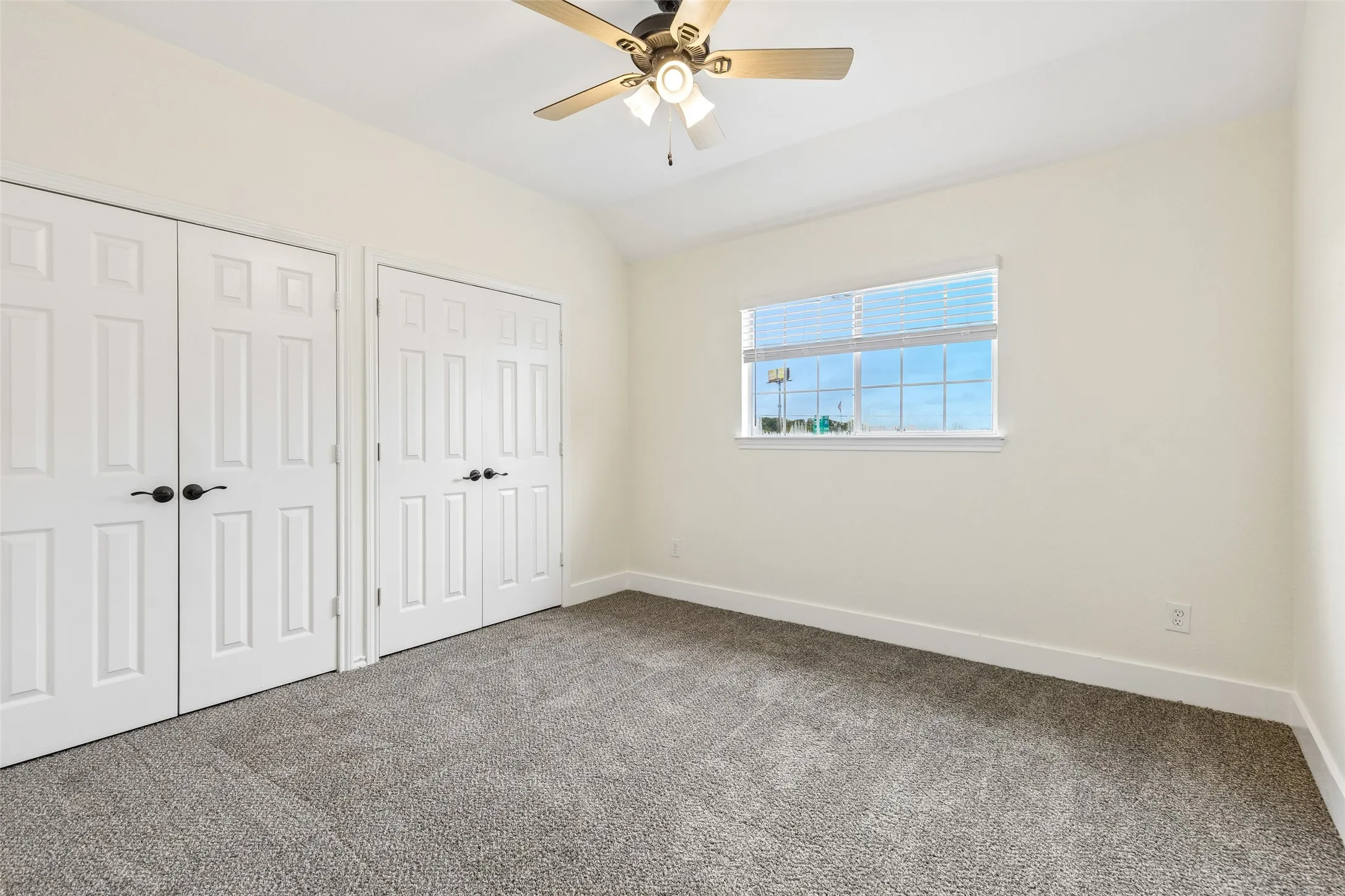 Single Family Residence For Sale in Tarrant County , 7108 Cadillac Boulevard, Arlington, Texas 76016, 4 Bedroom, 4 Bathroom, 2 Garage spaces, 2,528 Sqft, built in 1994, mls#21397530, Real Estate Agent in Arlington, Homes For Sale in Tarrant county, Homes For Sale in Arlington, Realtor in Arlington Texas, Real Estate Brokerage Independent Realty Texas, Luminita Cordes Realtor
