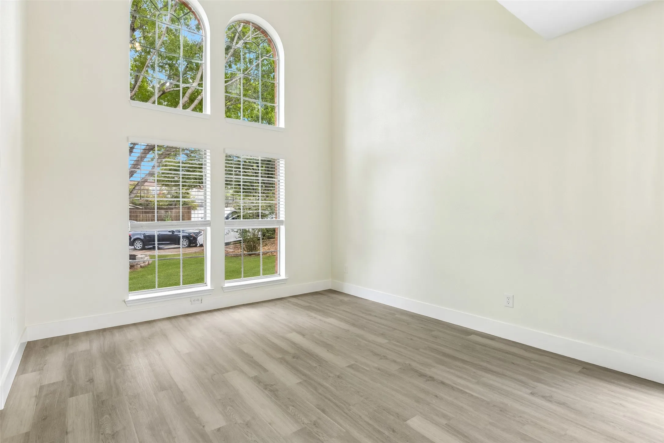 Single Family Residence For Sale in Tarrant County , 7108 Cadillac Boulevard, Arlington, Texas 76016, 4 Bedroom, 4 Bathroom, 2 Garage spaces, 2,528 Sqft, built in 1994, mls#21397530, Real Estate Agent in Arlington, Homes For Sale in Tarrant county, Homes For Sale in Arlington, Realtor in Arlington Texas, Real Estate Brokerage Independent Realty Texas, Luminita Cordes Realtor