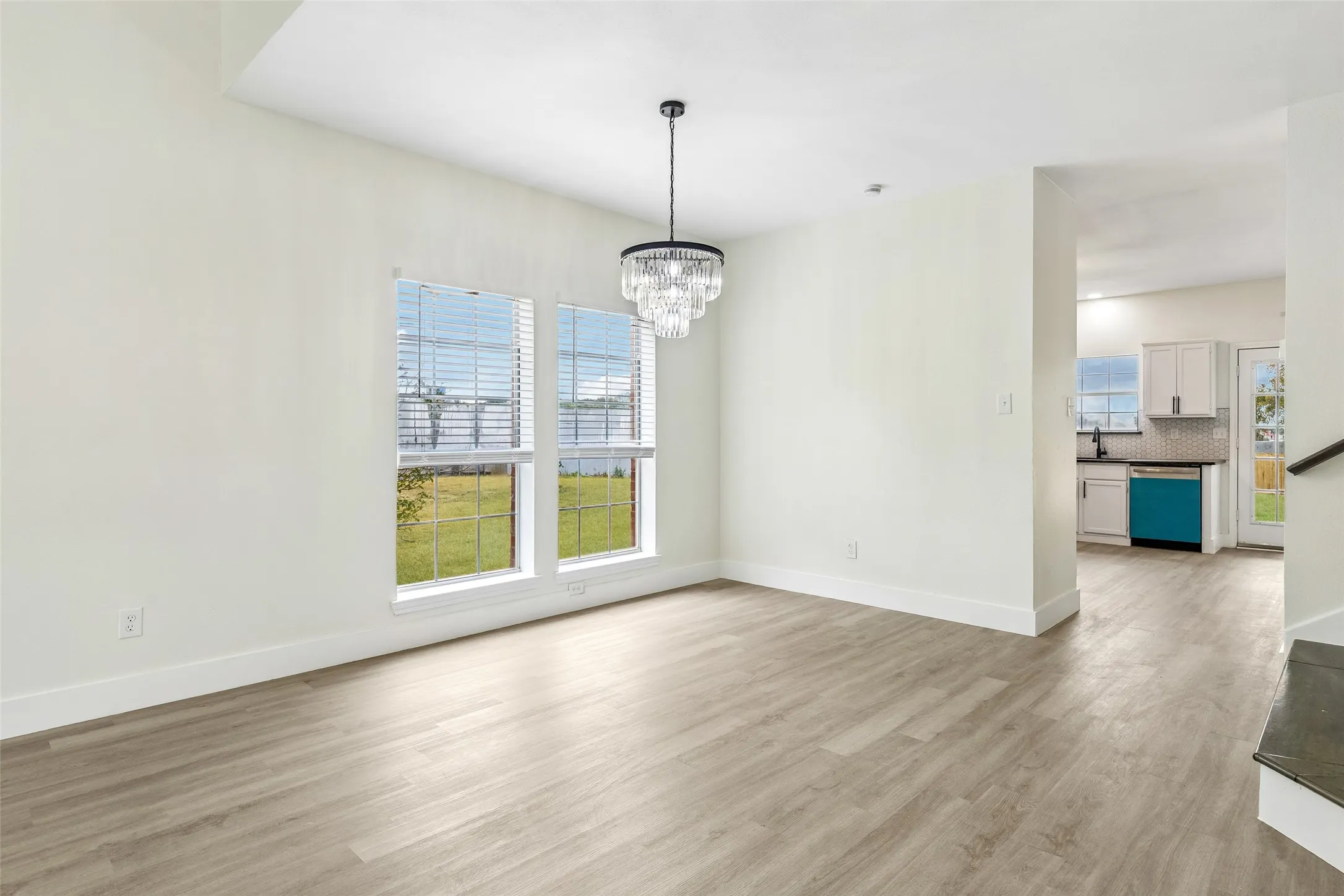 Single Family Residence For Sale in Tarrant County , 7108 Cadillac Boulevard, Arlington, Texas 76016, 4 Bedroom, 4 Bathroom, 2 Garage spaces, 2,528 Sqft, built in 1994, mls#21397530, Real Estate Agent in Arlington, Homes For Sale in Tarrant county, Homes For Sale in Arlington, Realtor in Arlington Texas, Real Estate Brokerage Independent Realty Texas, Luminita Cordes Realtor