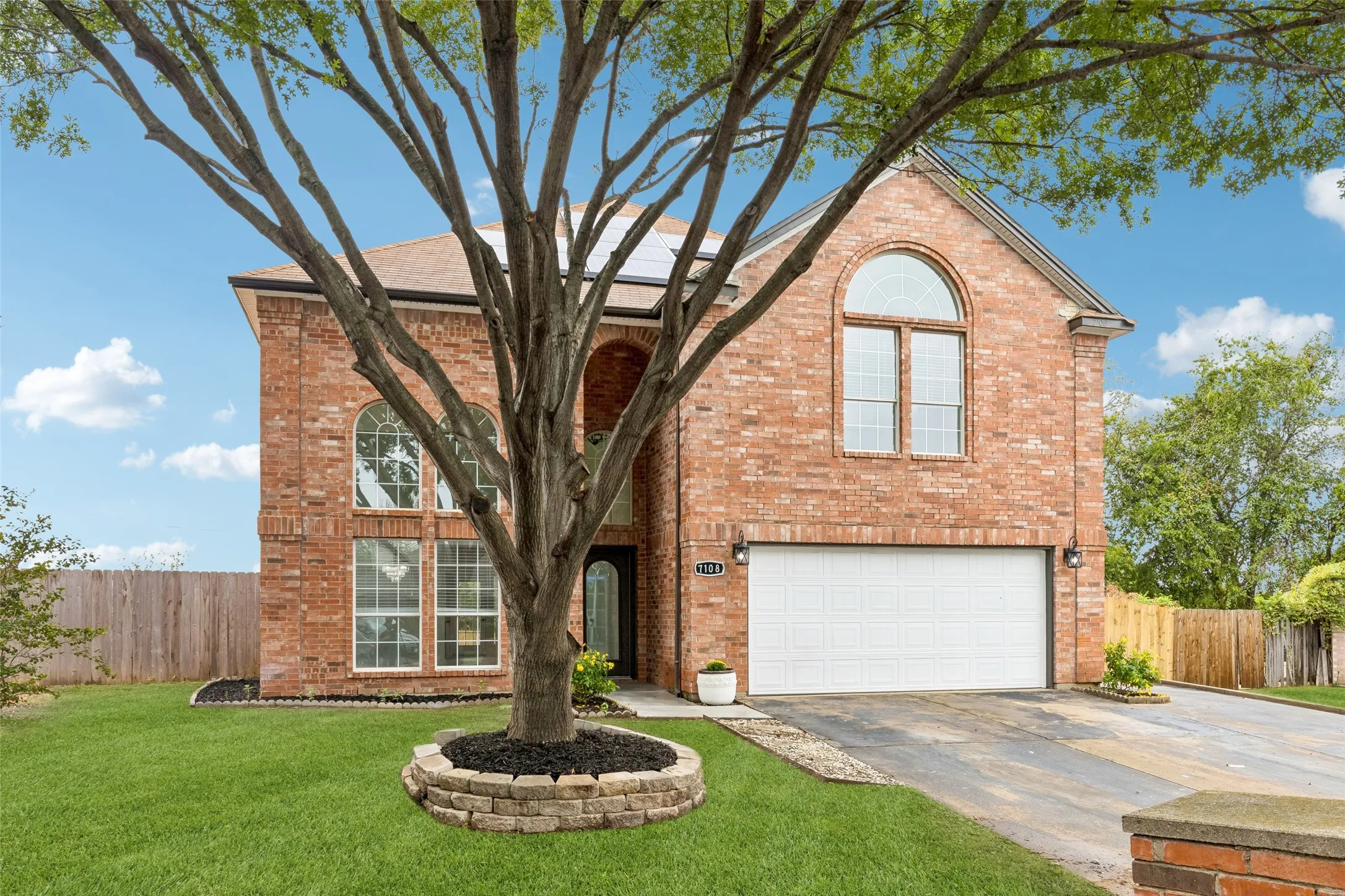 Single Family Residence For Sale in Tarrant County , 7108 Cadillac Boulevard, Arlington, Texas 76016, 4 Bedroom, 4 Bathroom, 2 Garage spaces, 2,528 Sqft, built in 1994, mls#21397530, Real Estate Agent in Arlington, Homes For Sale in Tarrant county, Homes For Sale in Arlington, Realtor in Arlington Texas, Real Estate Brokerage Independent Realty Texas, Luminita Cordes Realtor