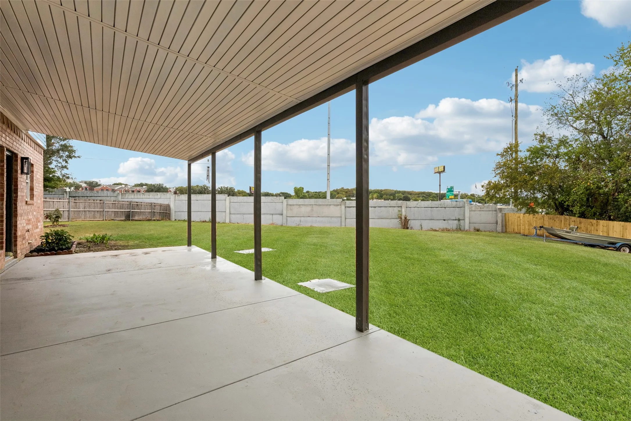Single Family Residence For Sale in Tarrant County , 7108 Cadillac Boulevard, Arlington, Texas 76016, 4 Bedroom, 4 Bathroom, 2 Garage spaces, 2,528 Sqft, built in 1994, mls#21397530, Real Estate Agent in Arlington, Homes For Sale in Tarrant county, Homes For Sale in Arlington, Realtor in Arlington Texas, Real Estate Brokerage Independent Realty Texas, Luminita Cordes Realtor