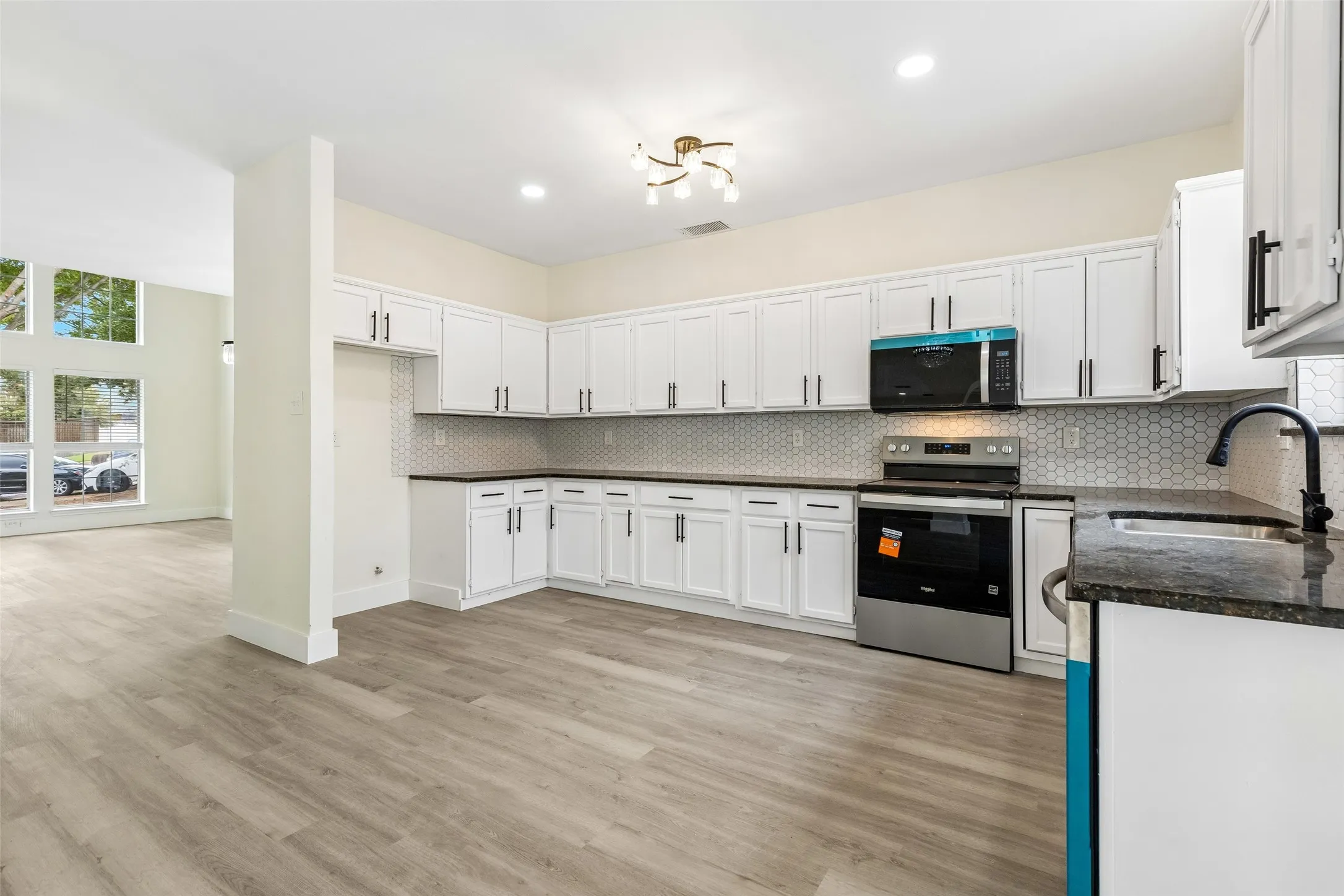 Single Family Residence For Sale in Tarrant County , 7108 Cadillac Boulevard, Arlington, Texas 76016, 4 Bedroom, 4 Bathroom, 2 Garage spaces, 2,528 Sqft, built in 1994, mls#21397530, Real Estate Agent in Arlington, Homes For Sale in Tarrant county, Homes For Sale in Arlington, Realtor in Arlington Texas, Real Estate Brokerage Independent Realty Texas, Luminita Cordes Realtor