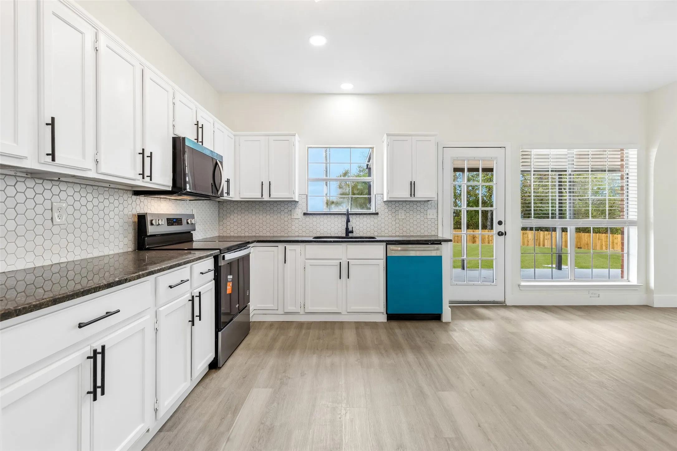 Single Family Residence For Sale in Tarrant County , 7108 Cadillac Boulevard, Arlington, Texas 76016, 4 Bedroom, 4 Bathroom, 2 Garage spaces, 2,528 Sqft, built in 1994, mls#21397530, Real Estate Agent in Arlington, Homes For Sale in Tarrant county, Homes For Sale in Arlington, Realtor in Arlington Texas, Real Estate Brokerage Independent Realty Texas, Luminita Cordes Realtor
