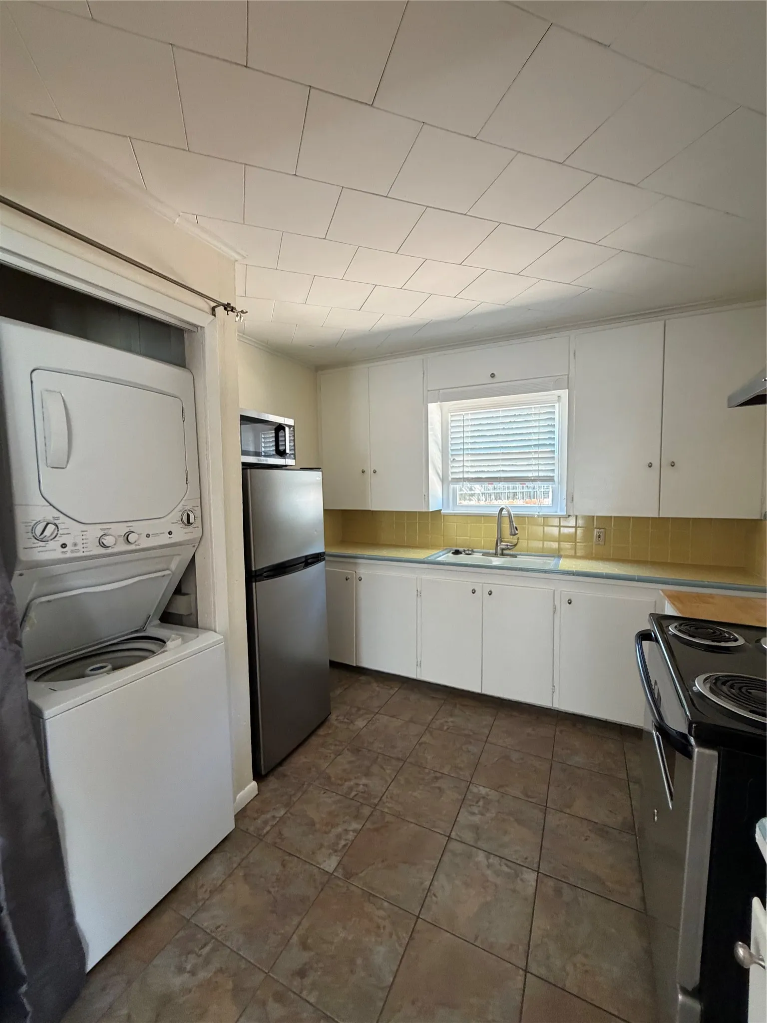 Apartment For Rent in Tarrant County , 3733 Washburn Avenue, Fort Worth, Texas 76107, 1 Bedroom, 1 Bathroom, 1 Garage spaces, 700 Sqft, built in 1954, mls#21406310, Real Estate Agent in Fort Worth, Homes For Rent in Tarrant county, Homes For Rent in Fort Worth, Realtor in Fort Worth Texas, Real Estate Brokerage Independent Realty Texas, Luminita Cordes Realtor