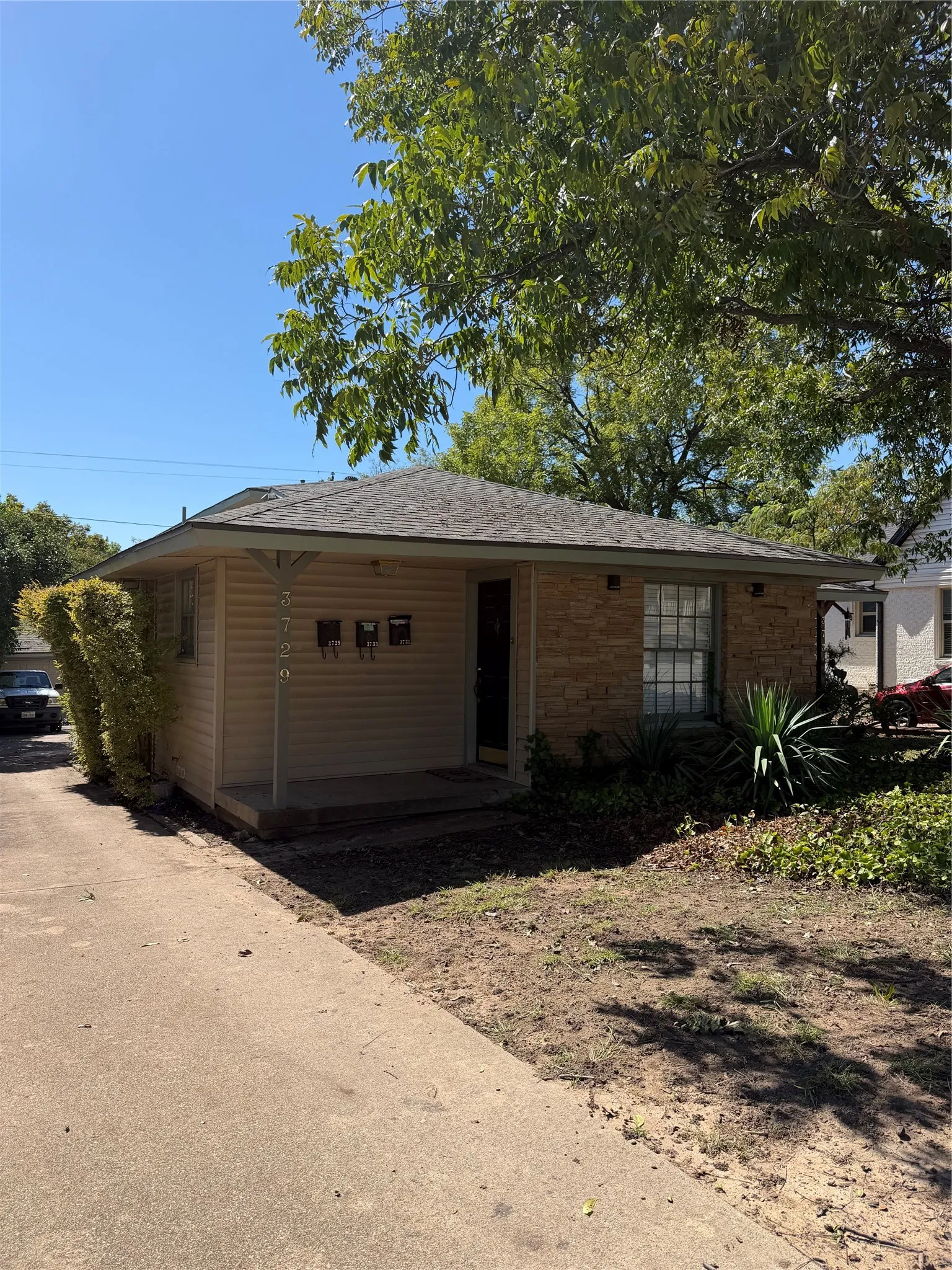 Apartment For Rent in Tarrant County , 3733 Washburn Avenue, Fort Worth, Texas 76107, 1 Bedroom, 1 Bathroom, 1 Garage spaces, 700 Sqft, built in 1954, mls#21406310, Real Estate Agent in Fort Worth, Homes For Rent in Tarrant county, Homes For Rent in Fort Worth, Realtor in Fort Worth Texas, Real Estate Brokerage Independent Realty Texas, Luminita Cordes Realtor